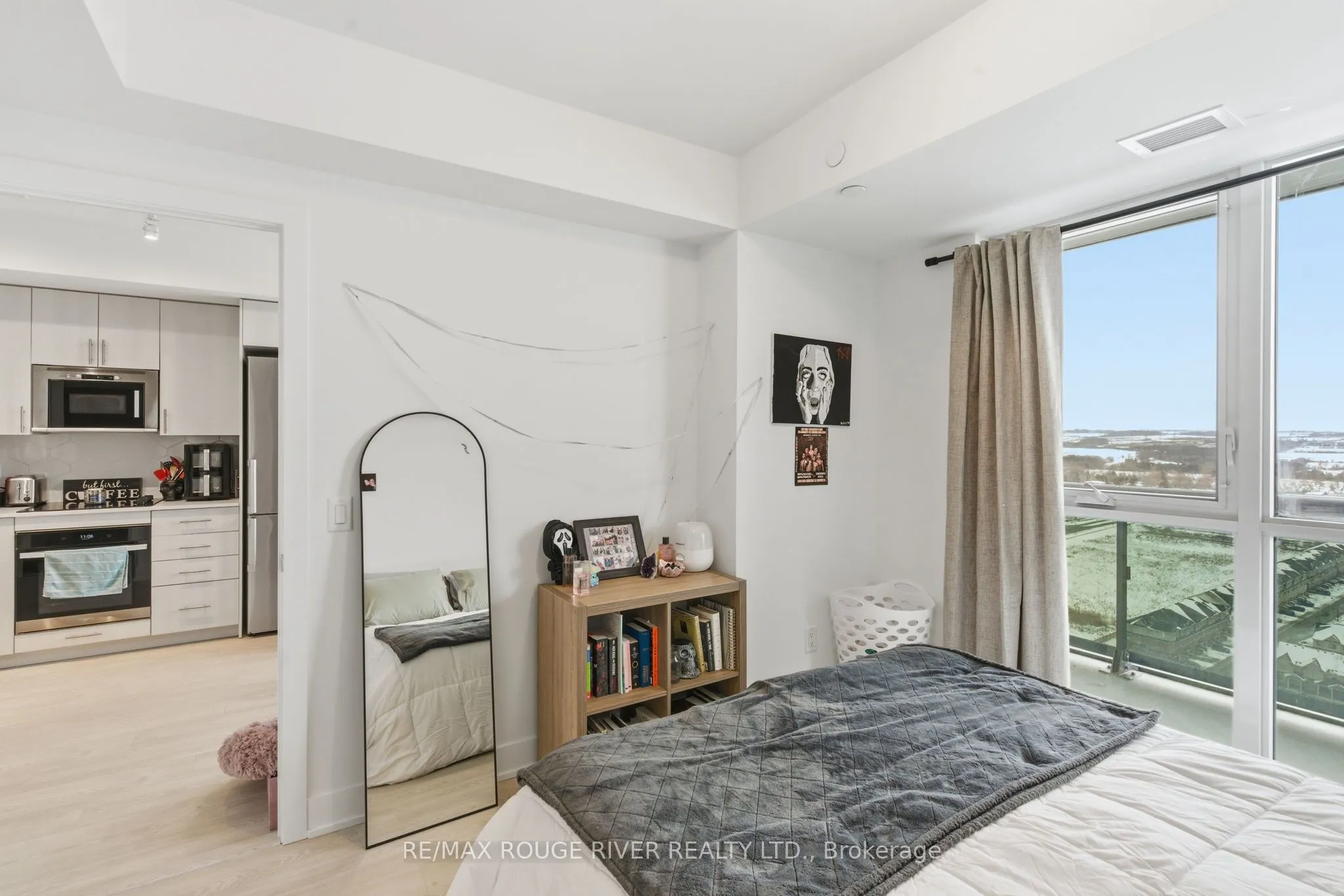 2545 SIMCOE Street N #2321
