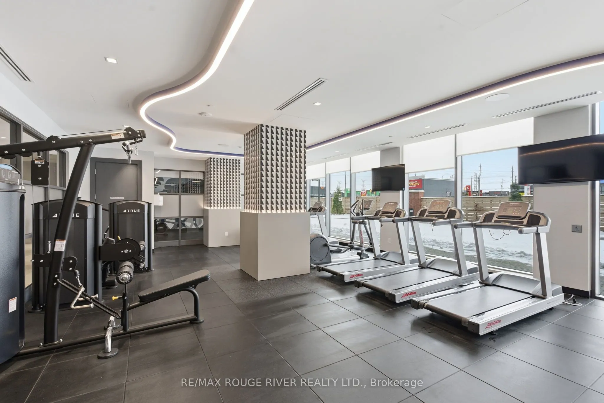 2545 SIMCOE Street N #2321