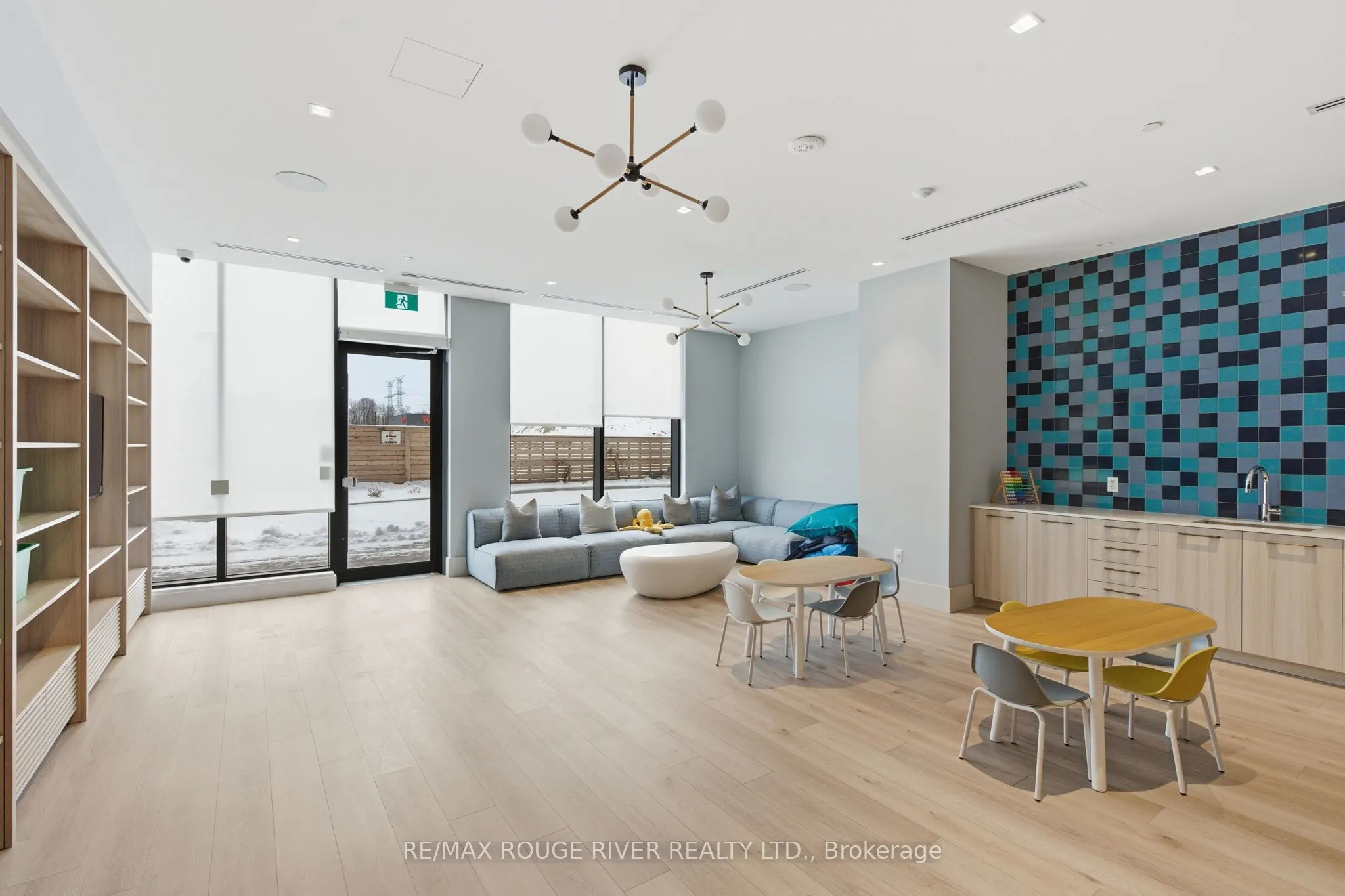 2545 SIMCOE Street N #2321