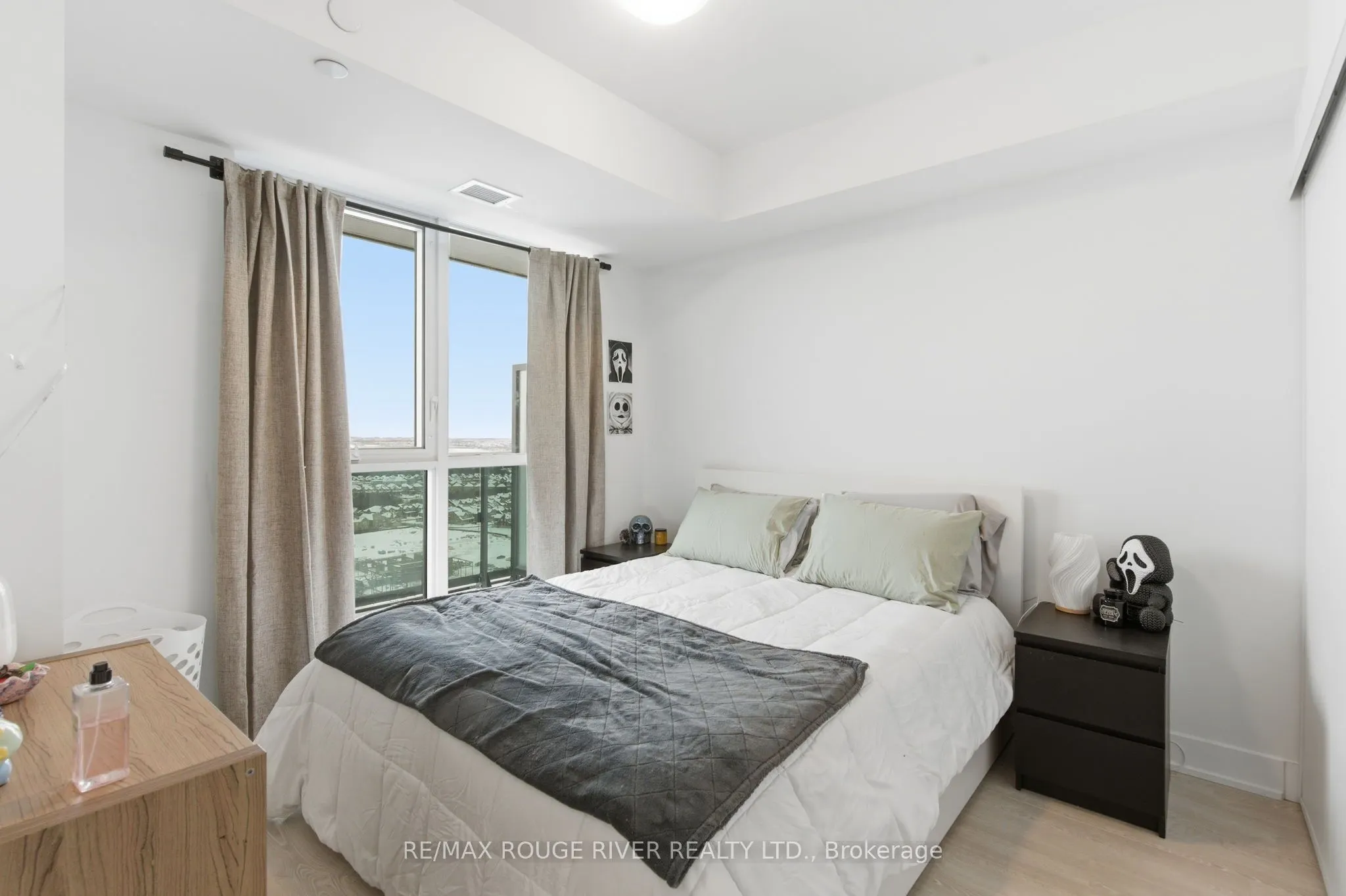 2545 SIMCOE Street N #2321