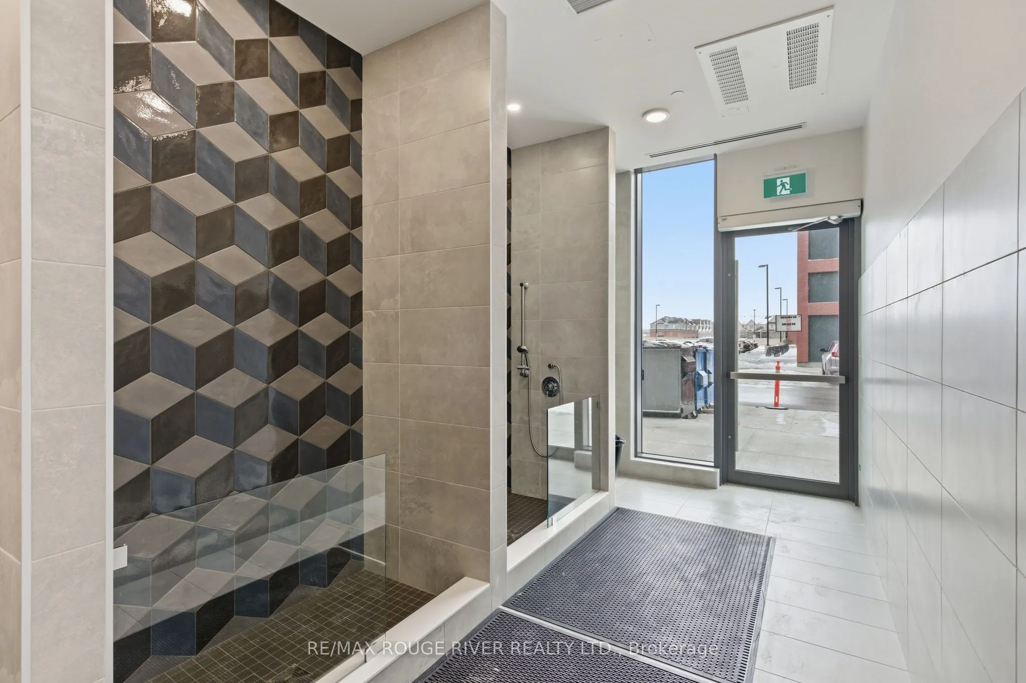2545 SIMCOE Street N #2321