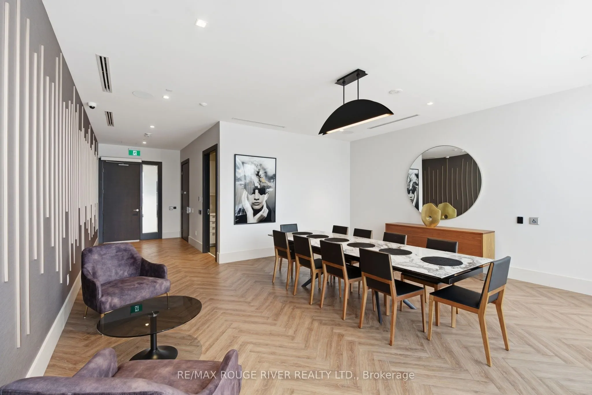 2545 SIMCOE Street N #2321