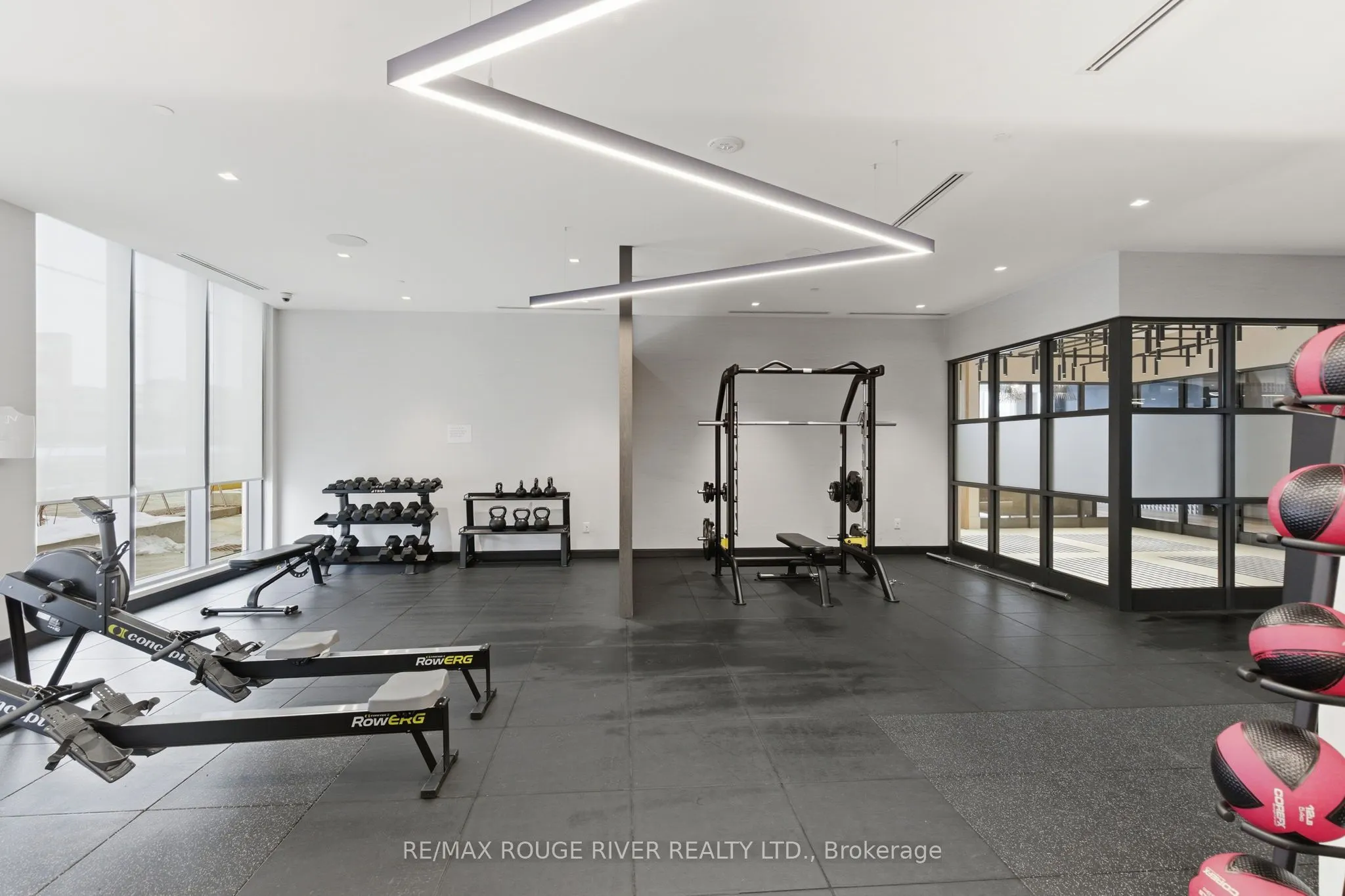 2545 SIMCOE Street N #2321