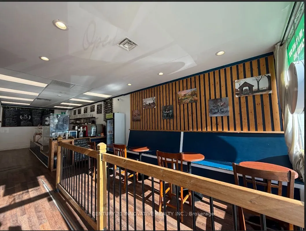 25 Simcoe Street S #Main