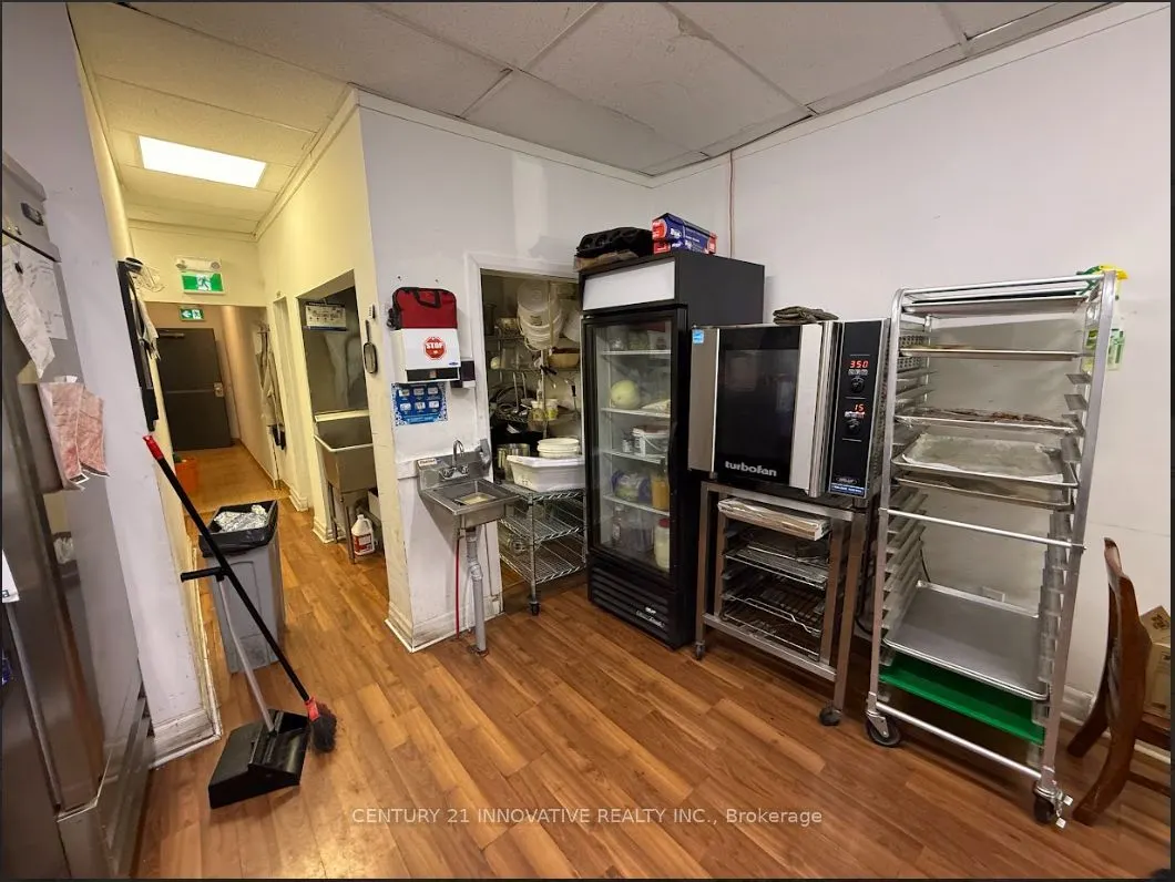 25 Simcoe Street S #Main