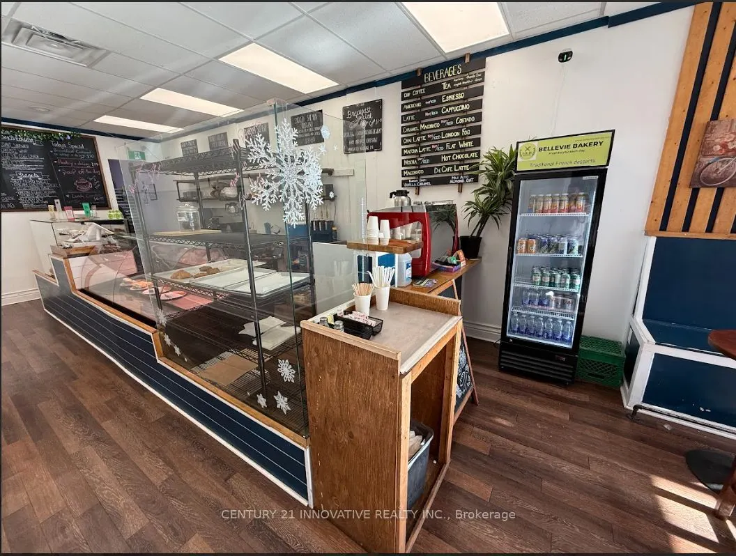 25 Simcoe Street S #Main