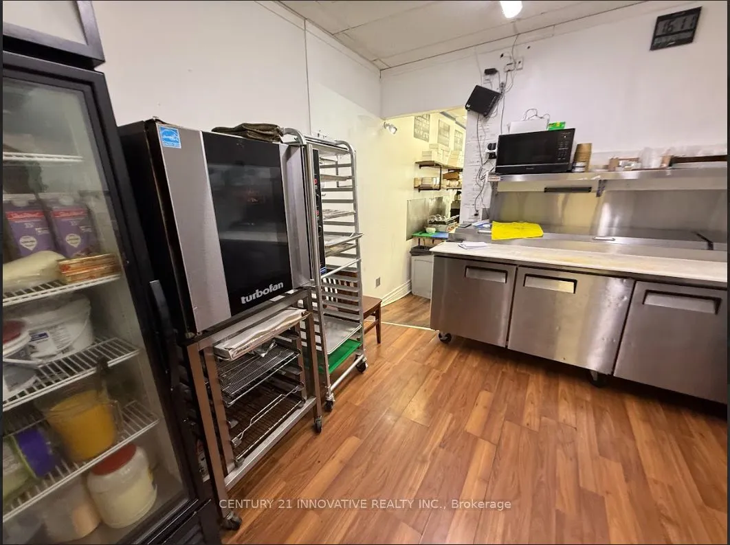 25 Simcoe Street S #Main