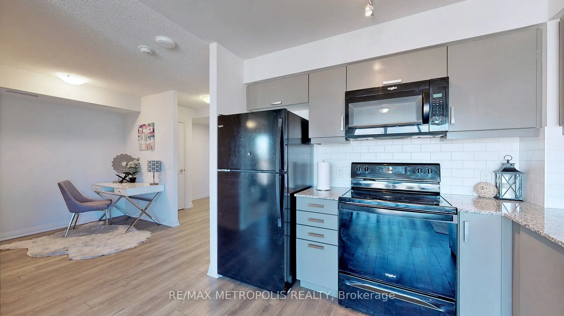 30 Meadowglen Place #2405