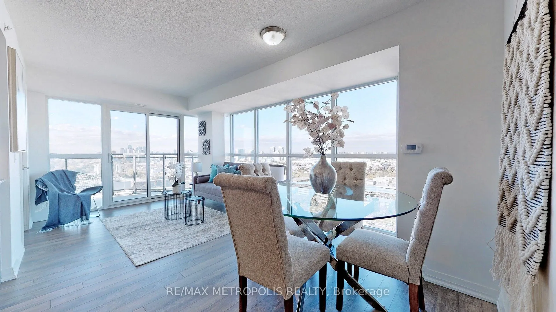 30 Meadowglen Place #2405
