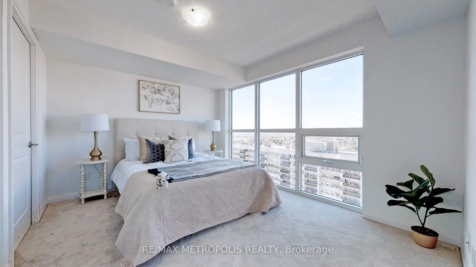 30 Meadowglen Place #2405