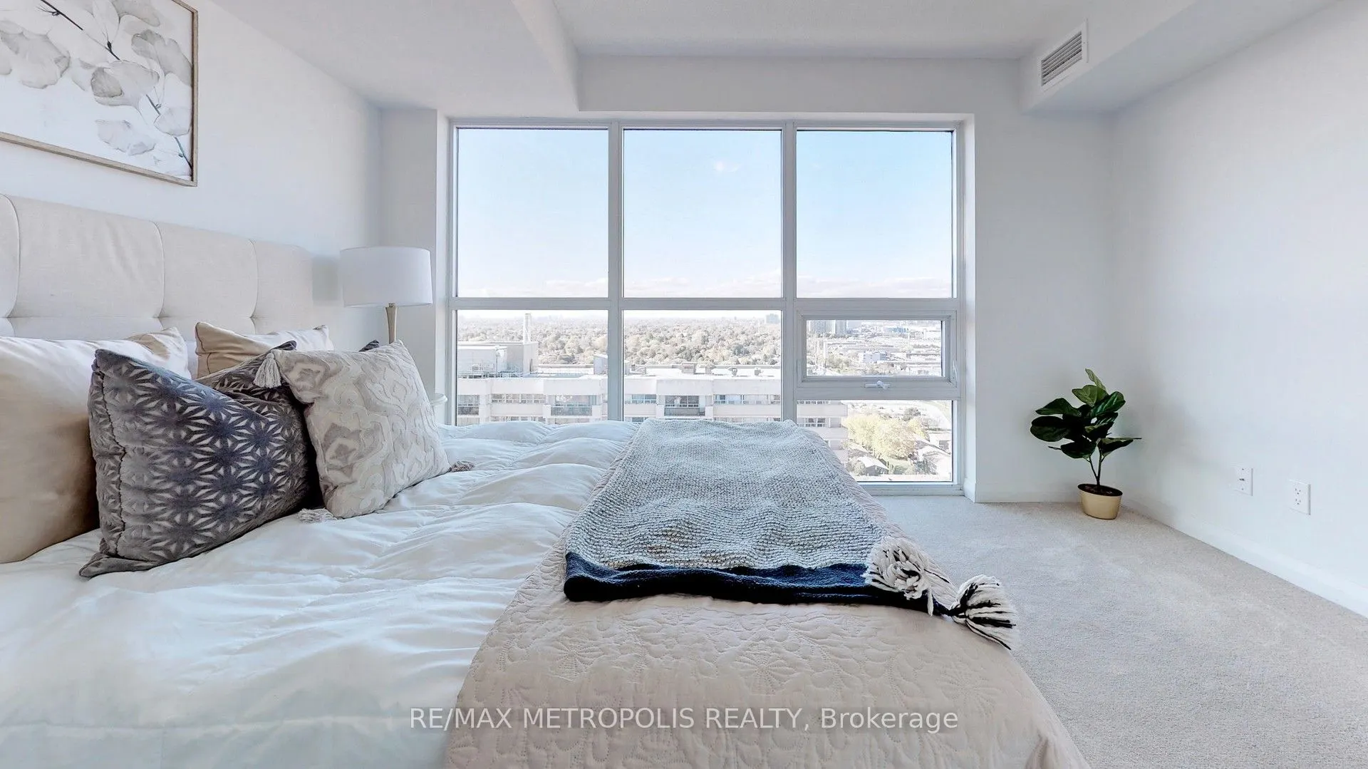 30 Meadowglen Place #2405