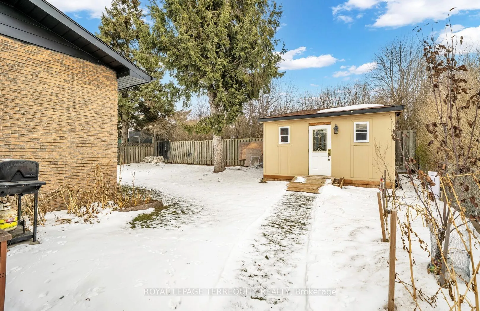 109 Thickson Road S