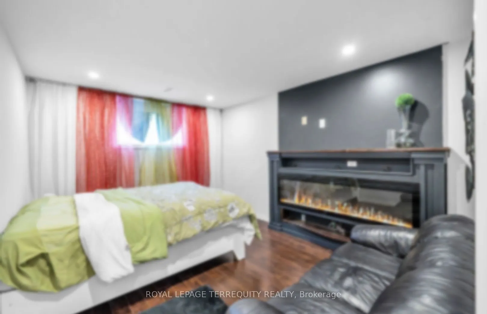 109 Thickson Road S