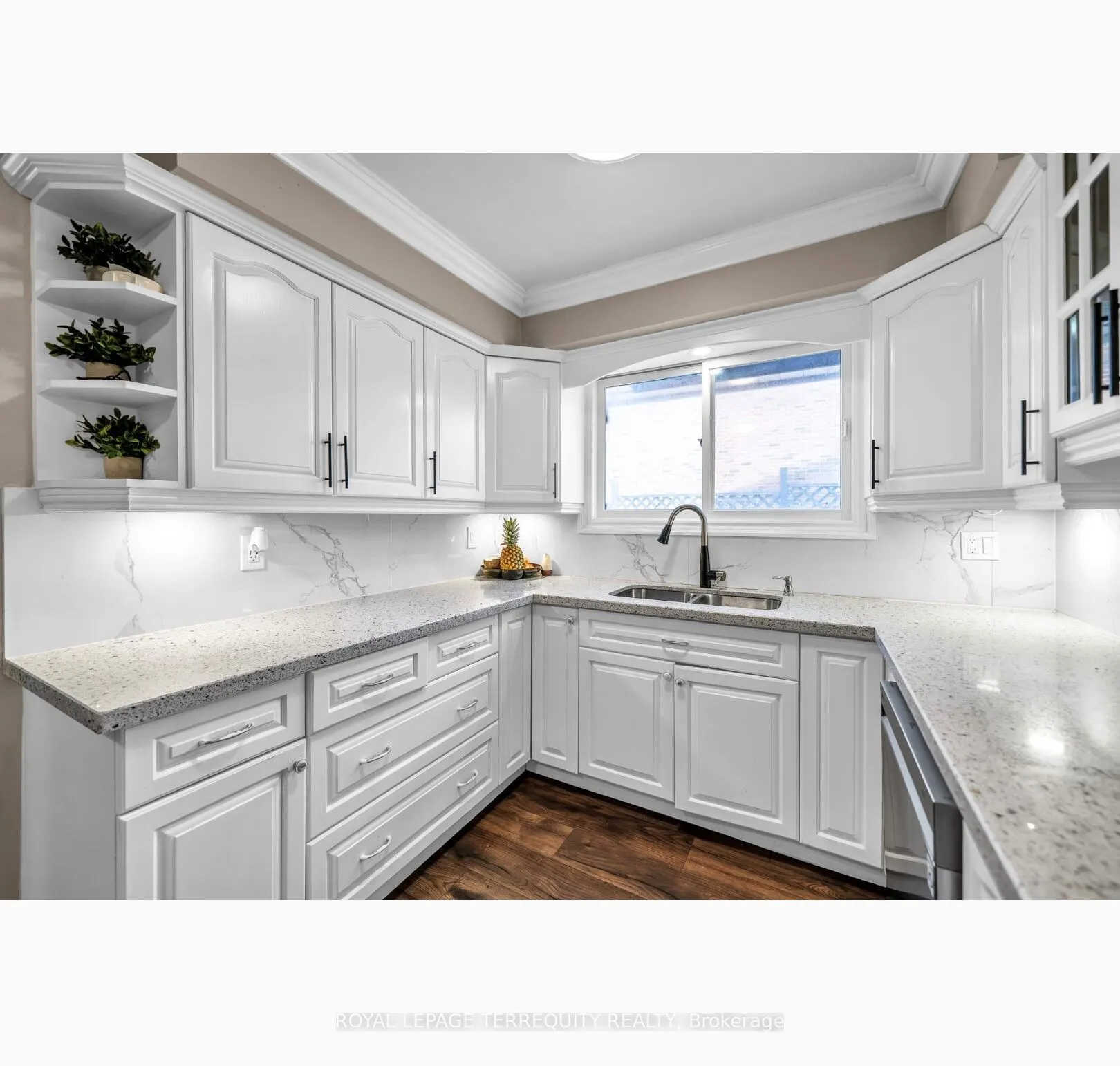 109 Thickson Road S