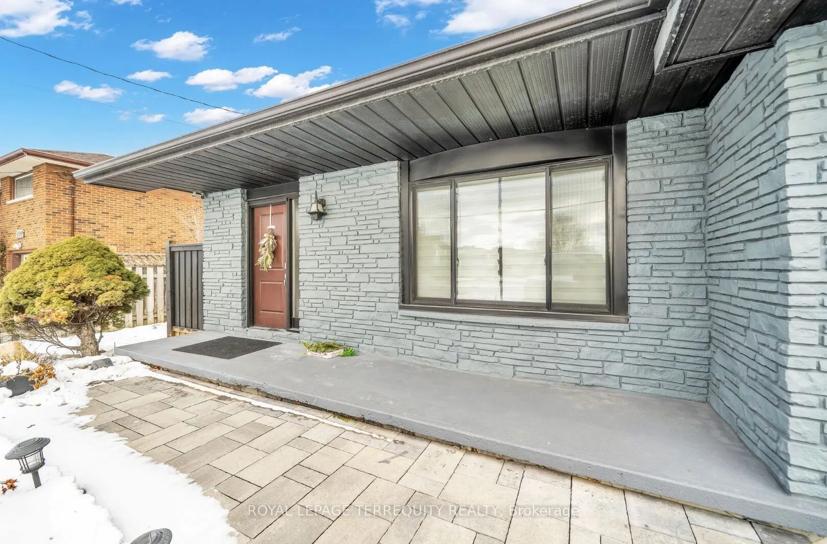 109 Thickson Road S