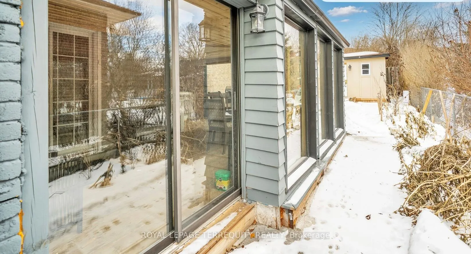 109 Thickson Road S