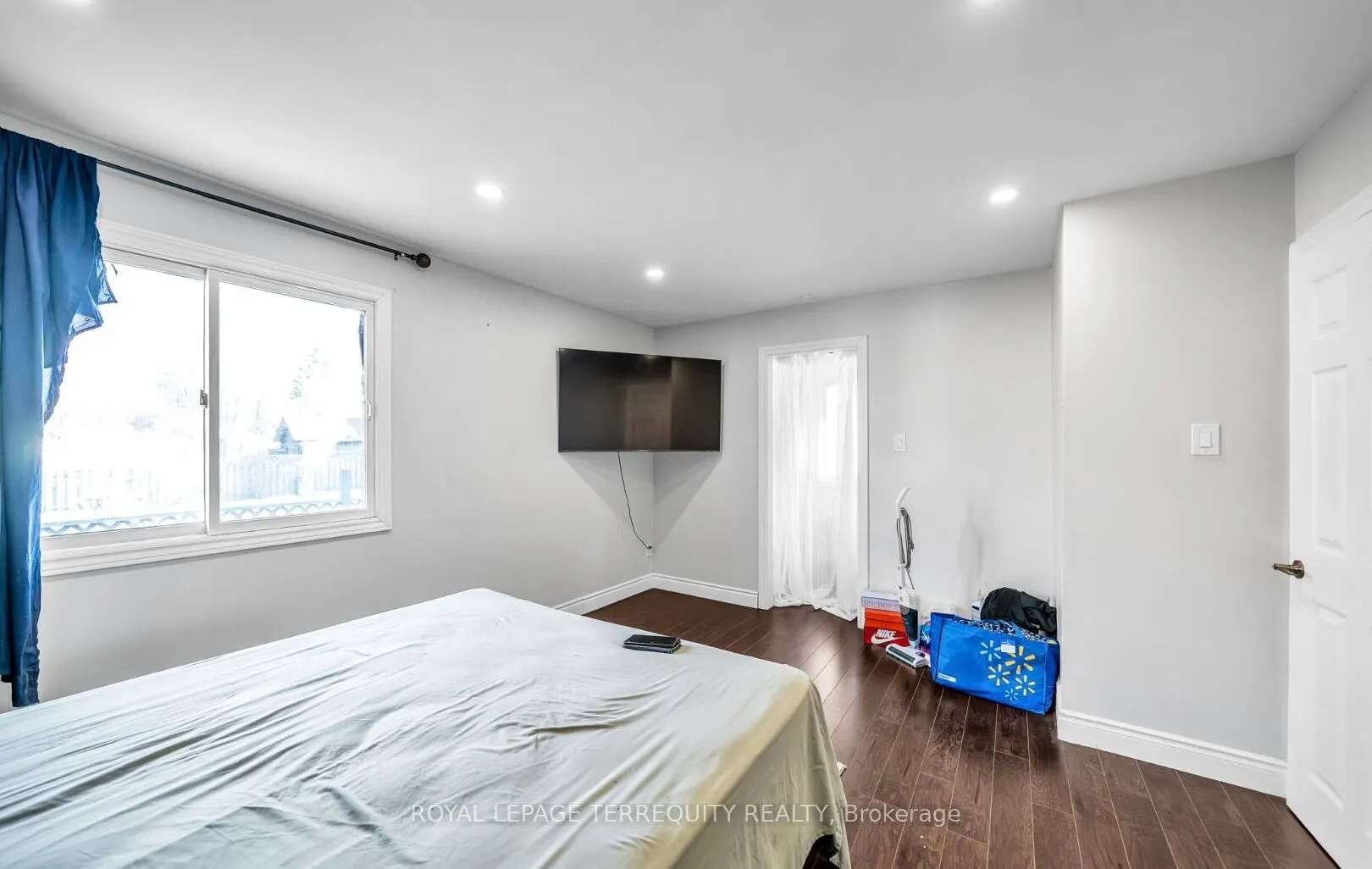 109 Thickson Road S