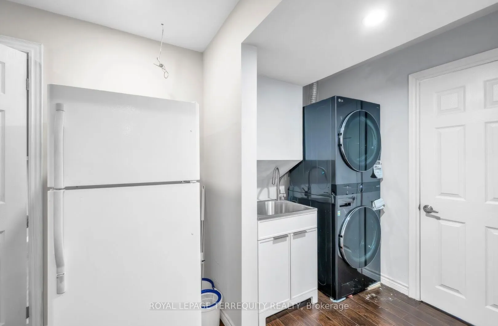 109 Thickson Road S
