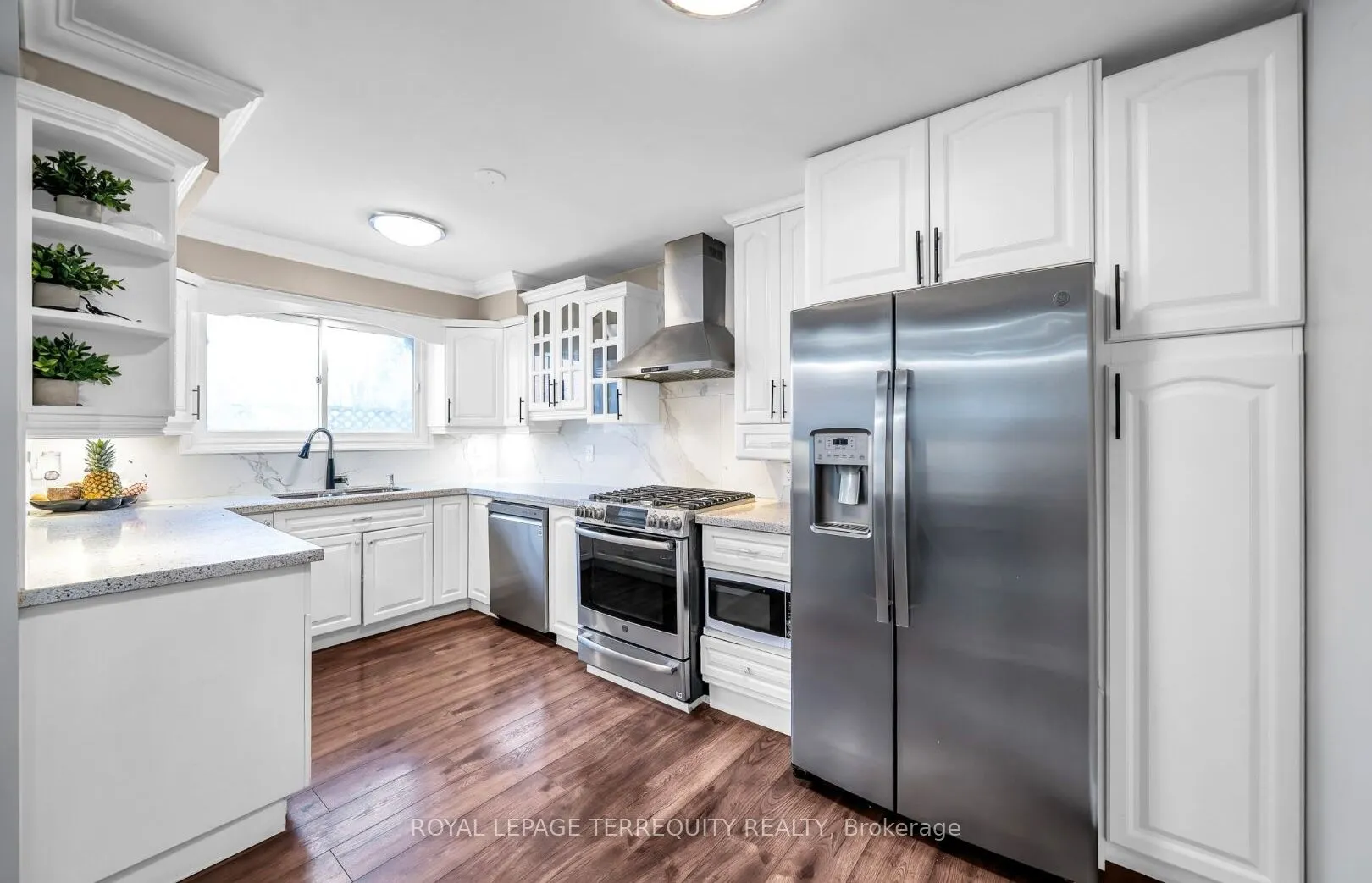109 Thickson Road S