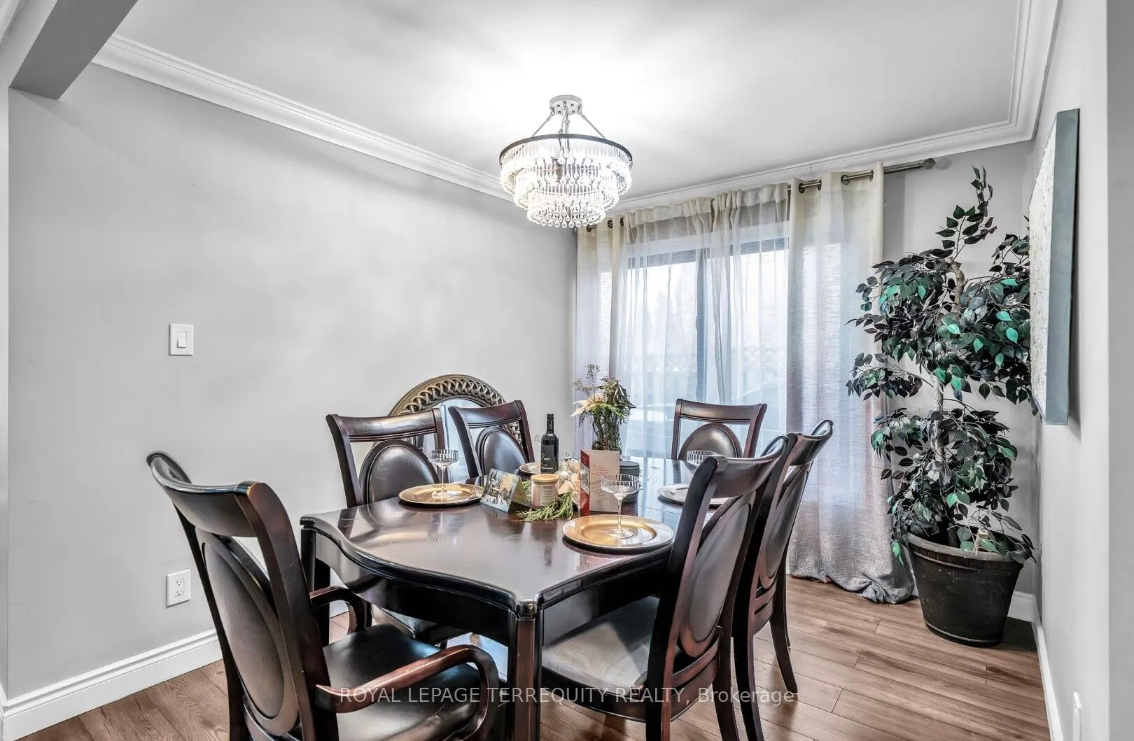 109 Thickson Road S