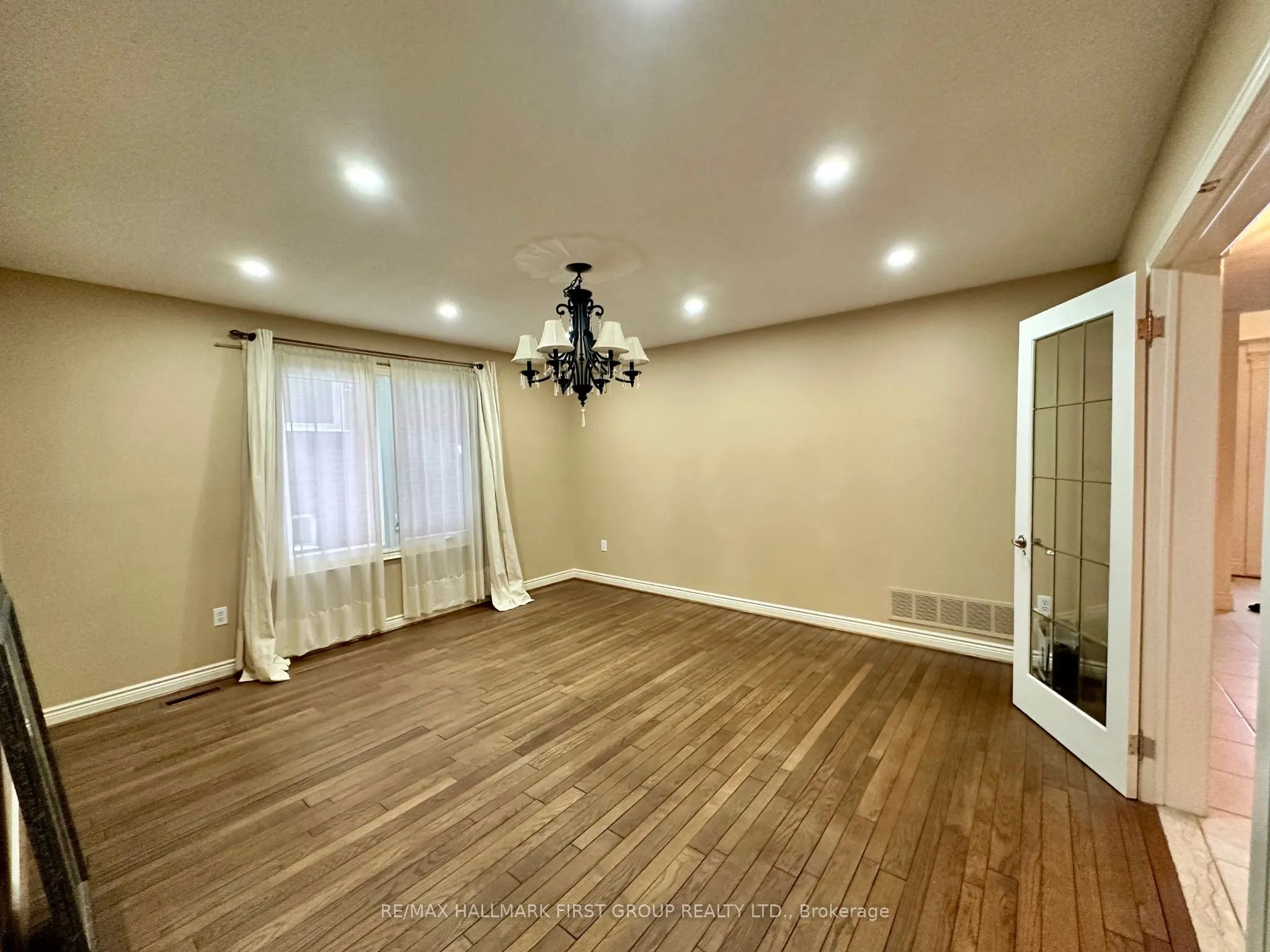 492 Palmtree Crescent