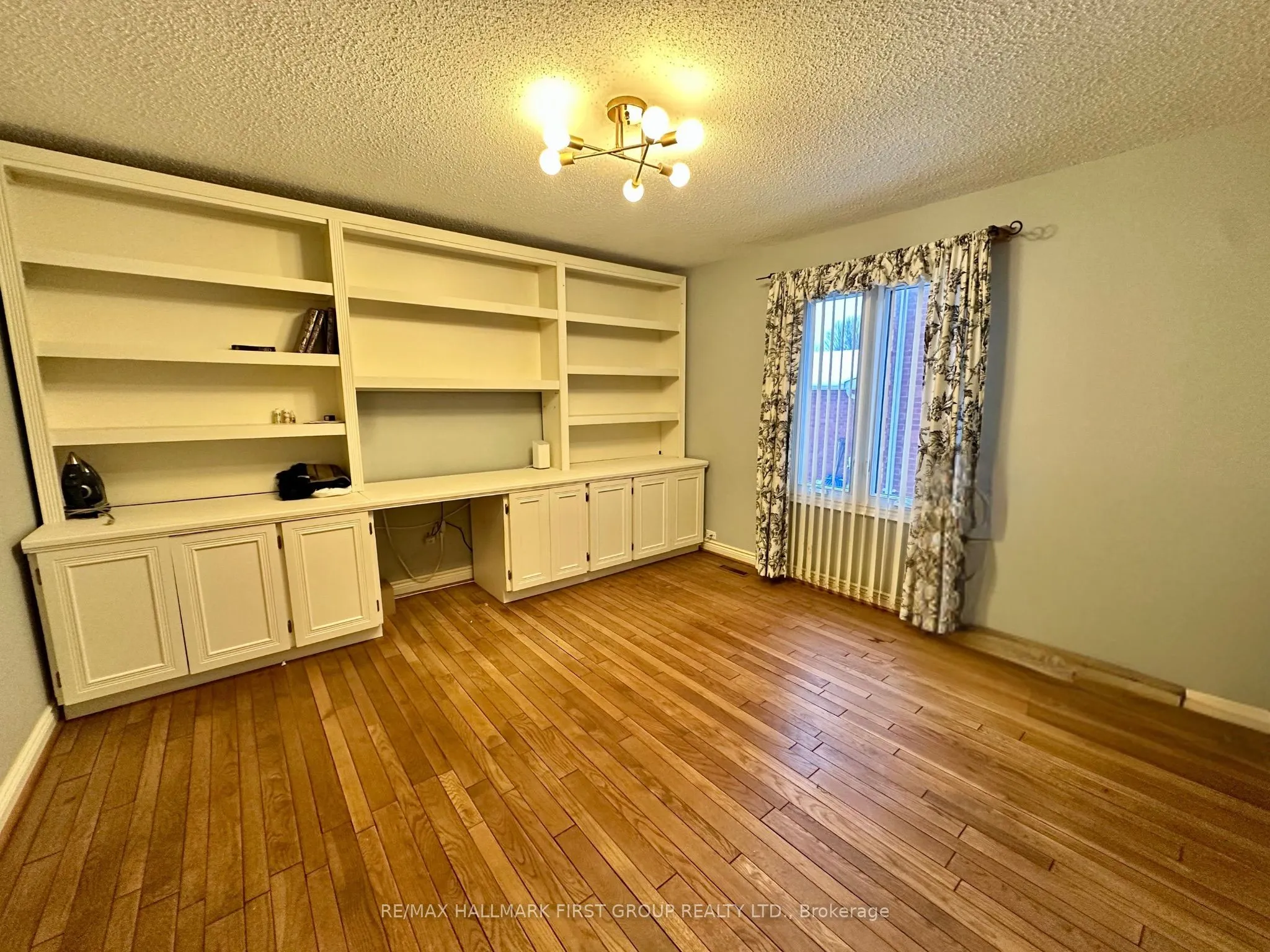 492 Palmtree Crescent