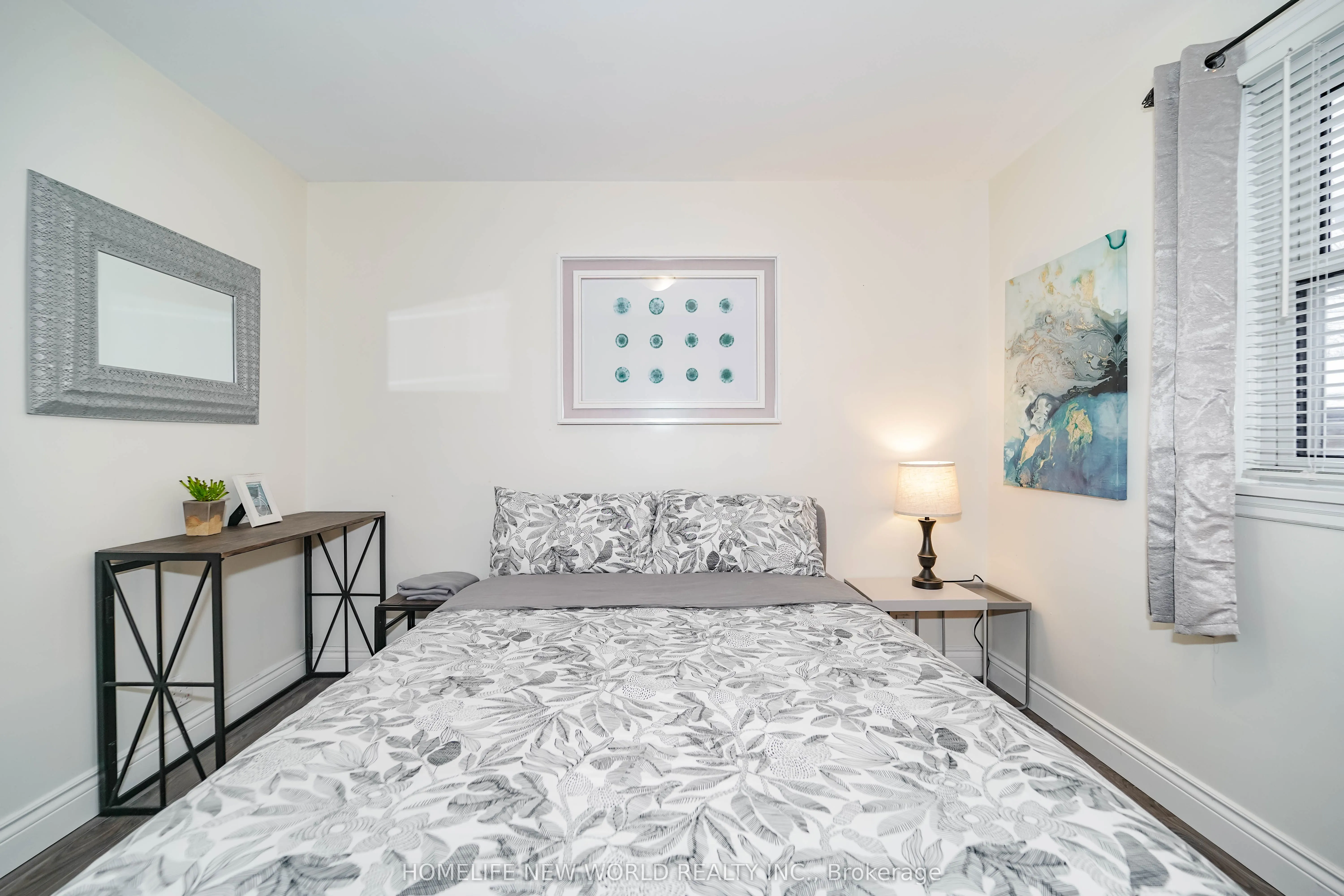 137 Banting Avenue