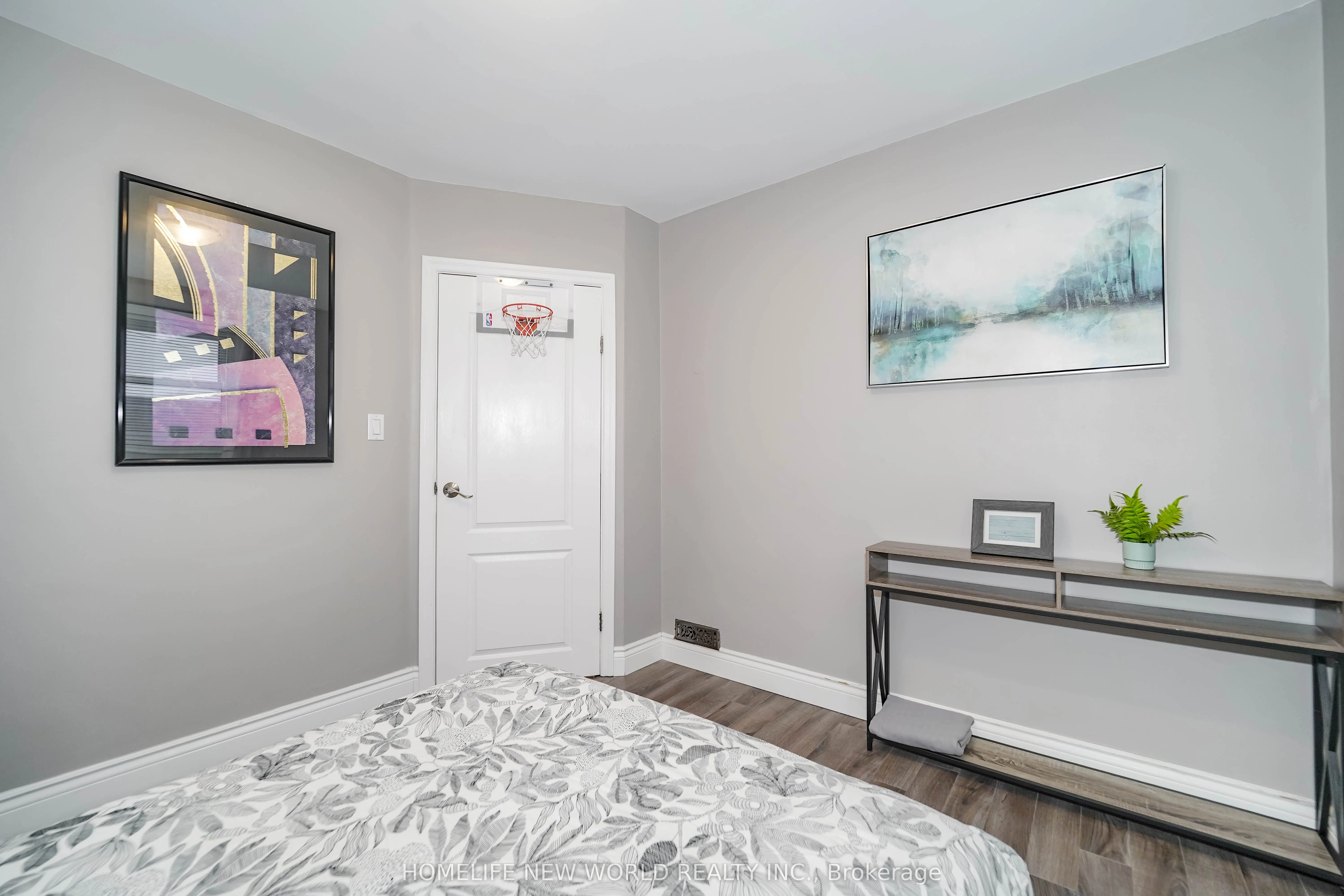 137 Banting Avenue
