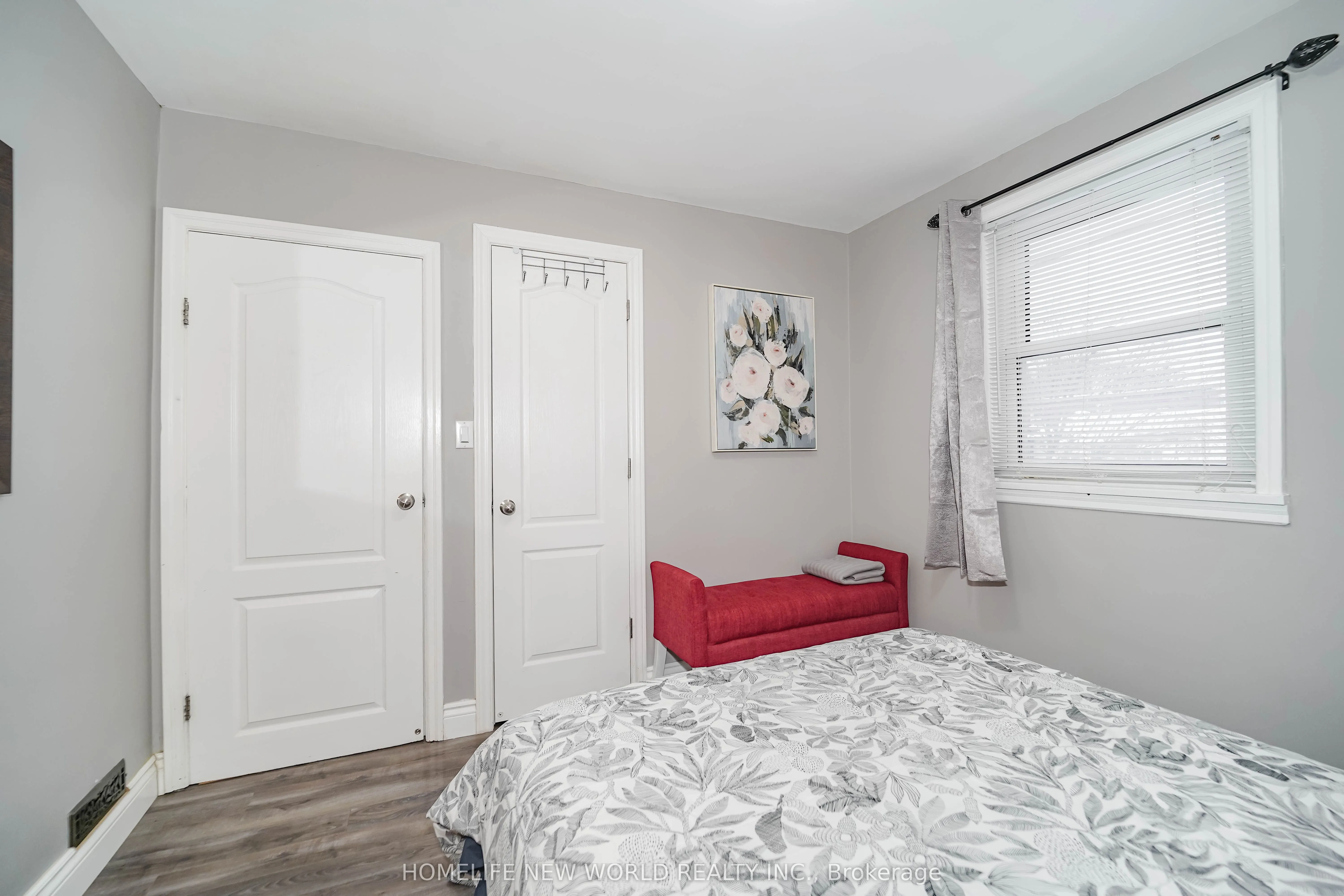 137 Banting Avenue