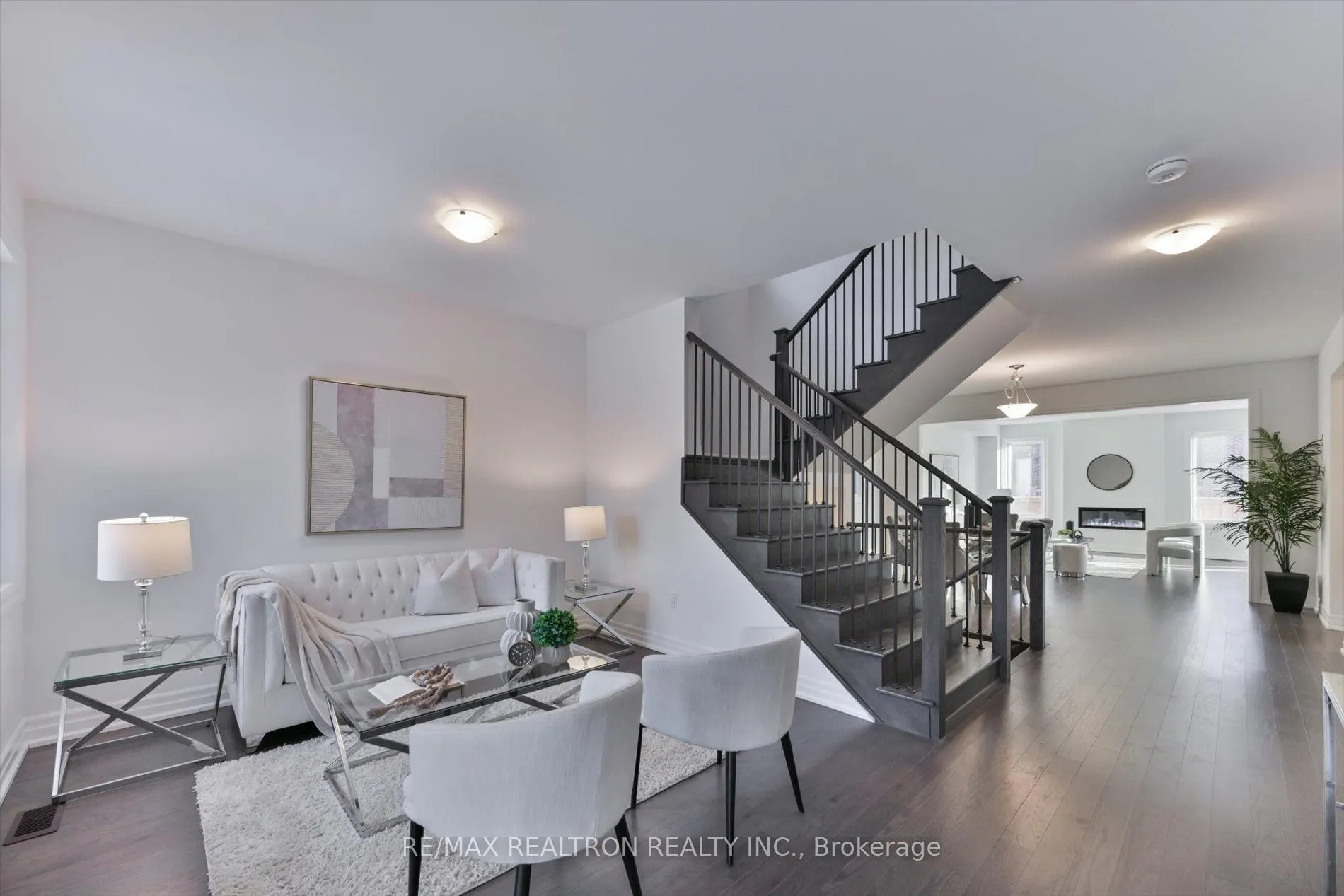 2858 Foxden Square