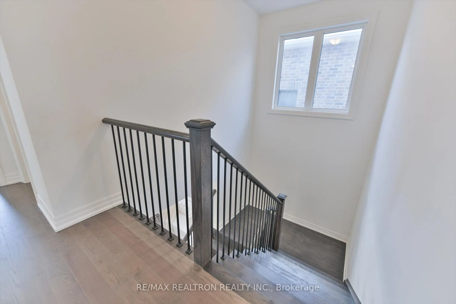 2858 Foxden Square