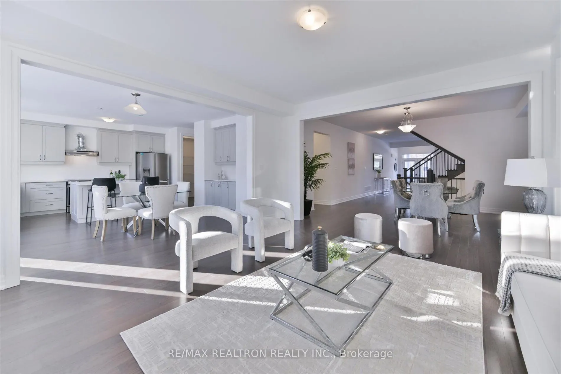 2858 Foxden Square