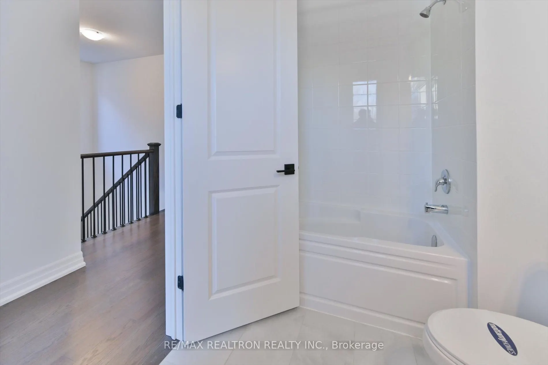 2858 Foxden Square