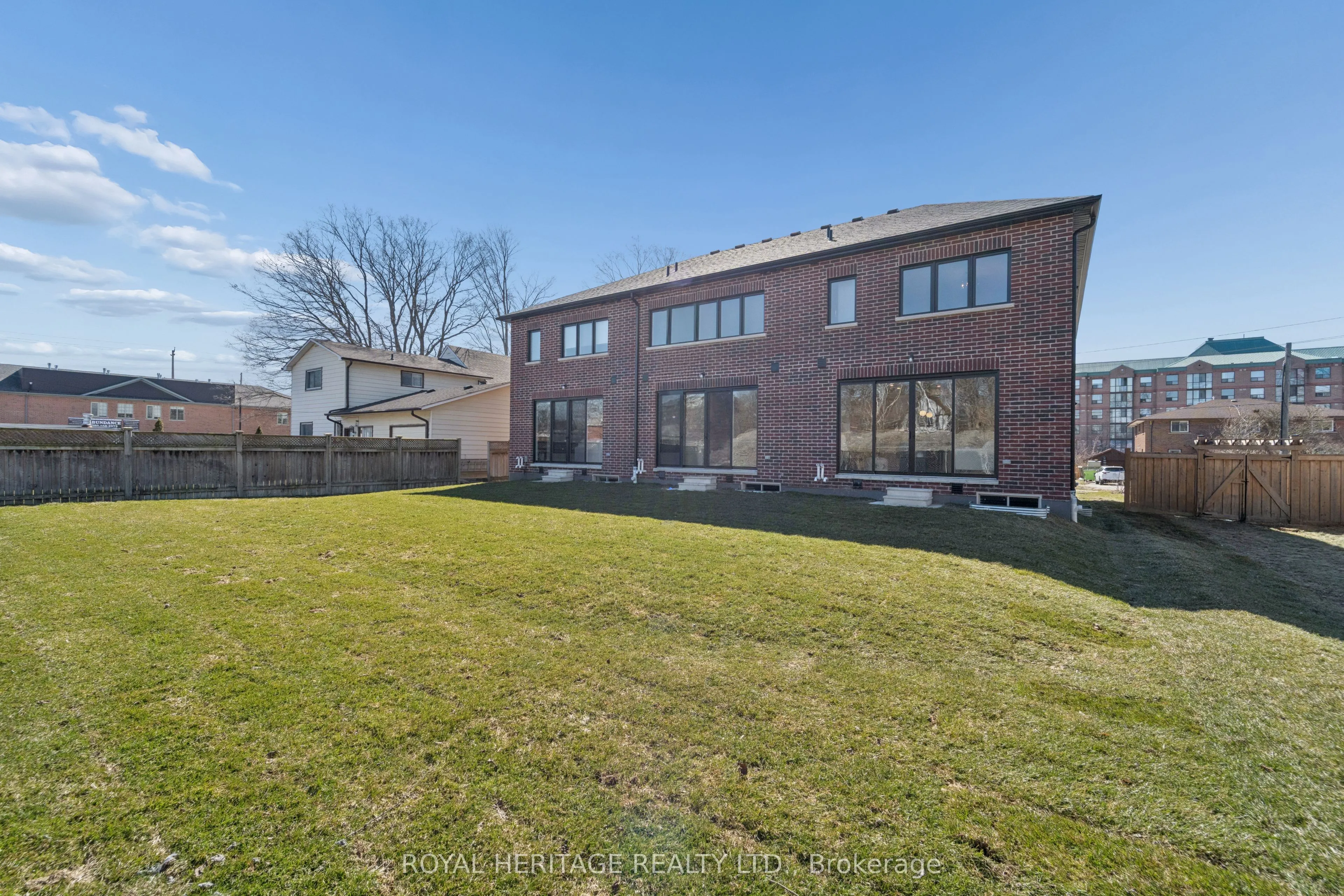 127 Hickory Street N