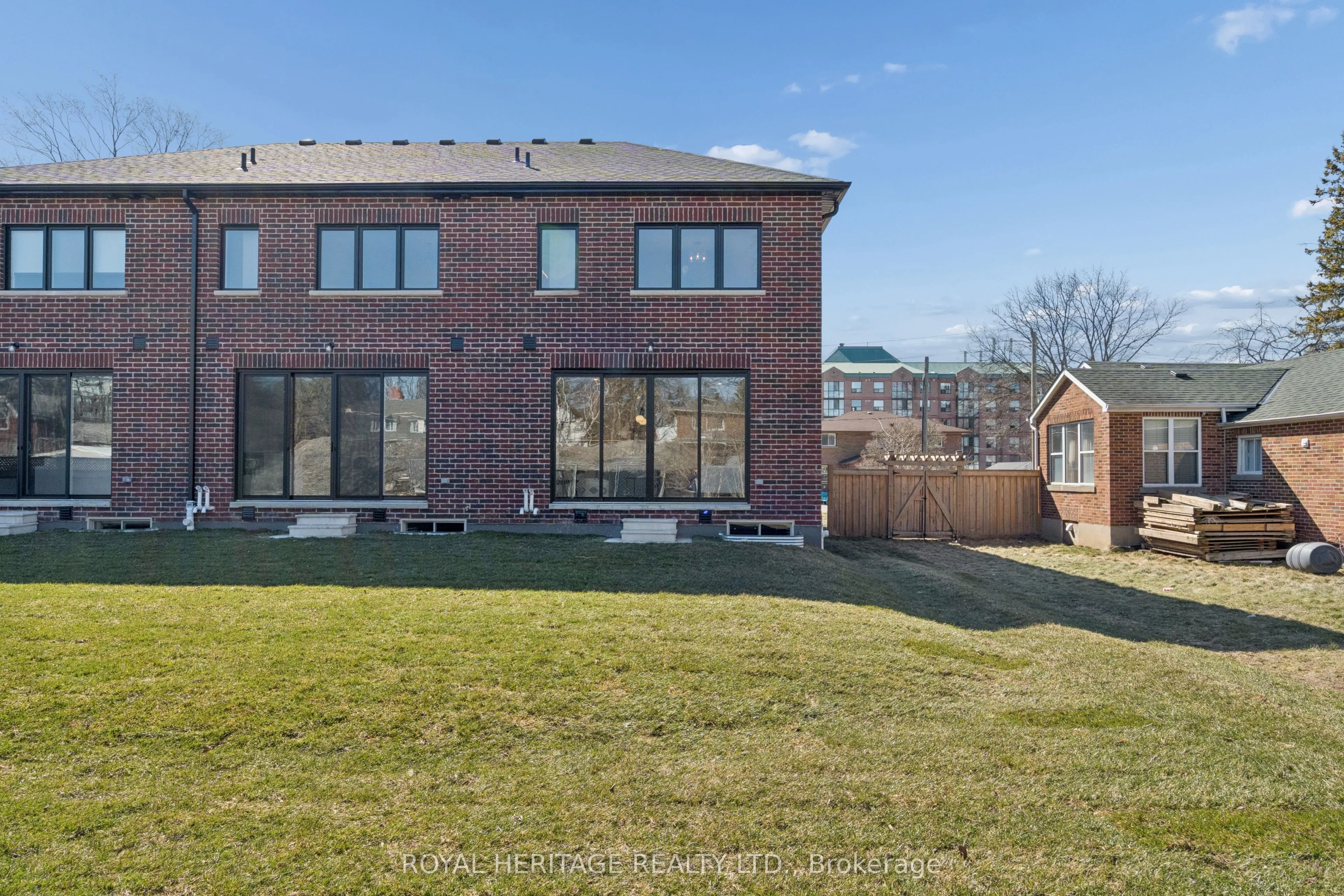 127 Hickory Street N