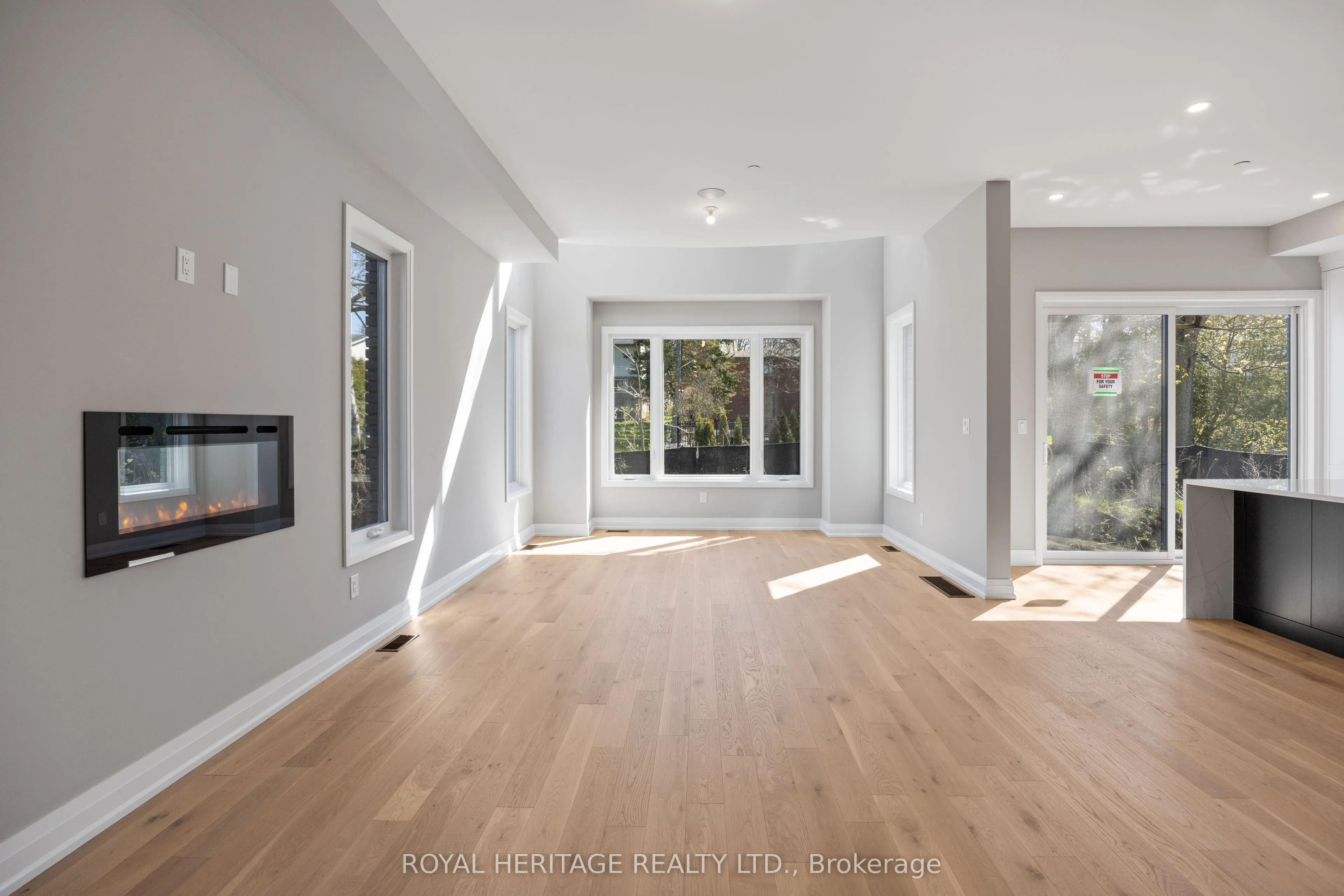 25 Inverlynn Way