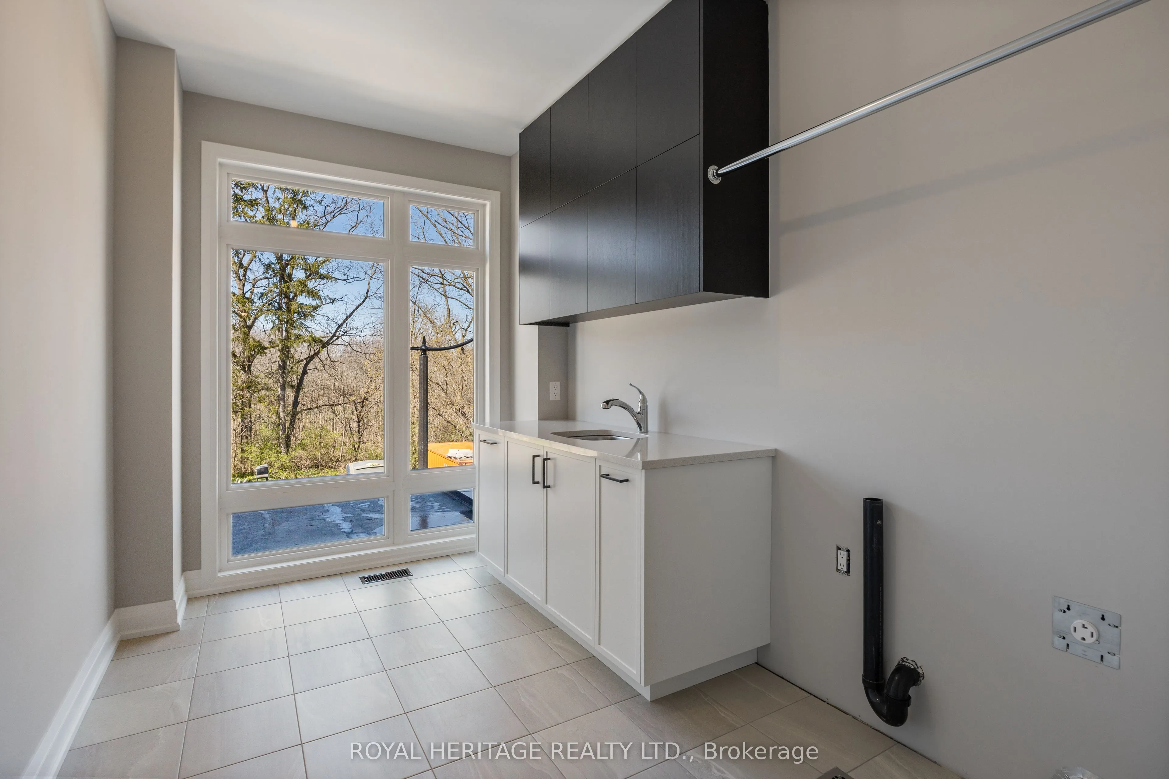 25 Inverlynn Way
