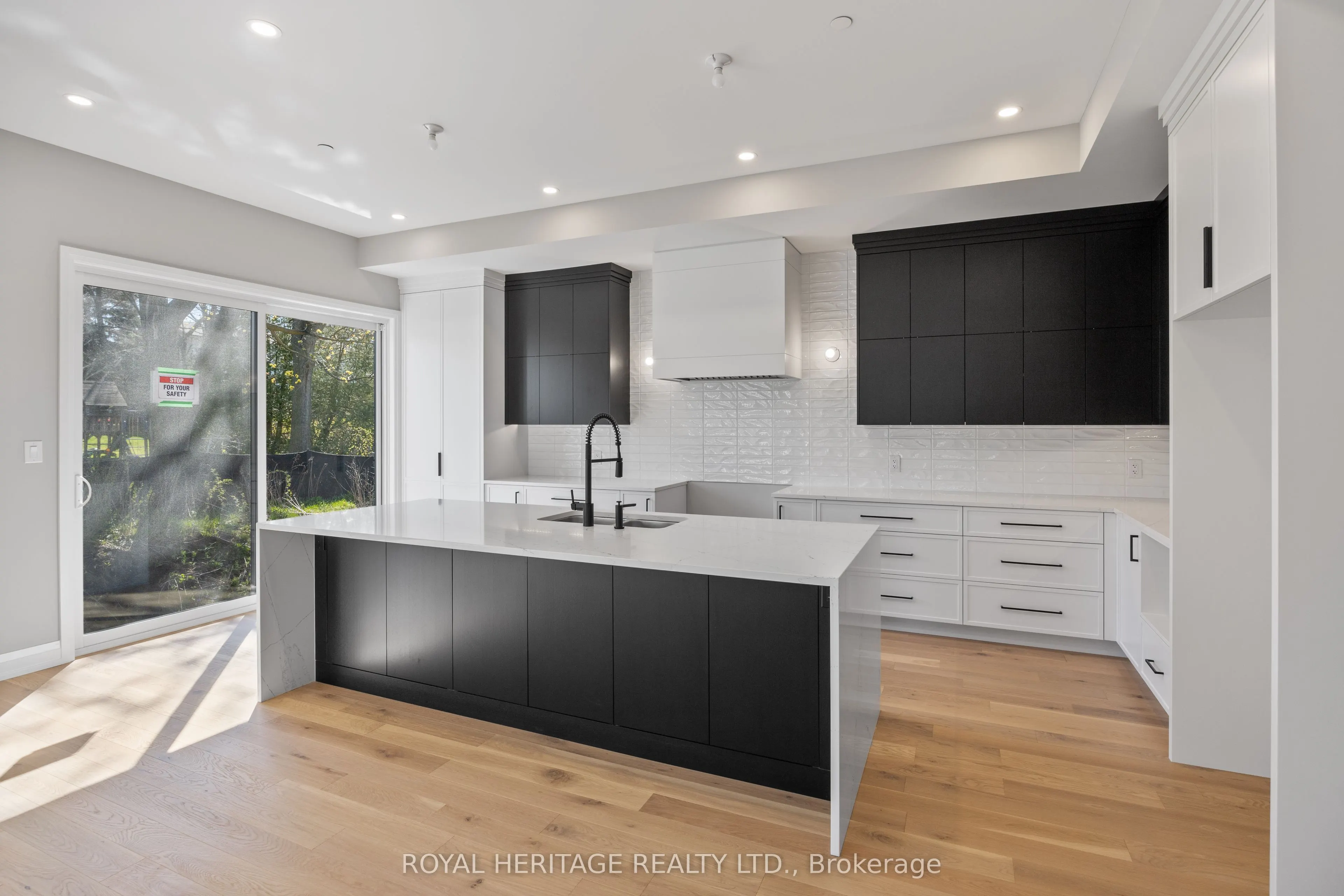 25 Inverlynn Way
