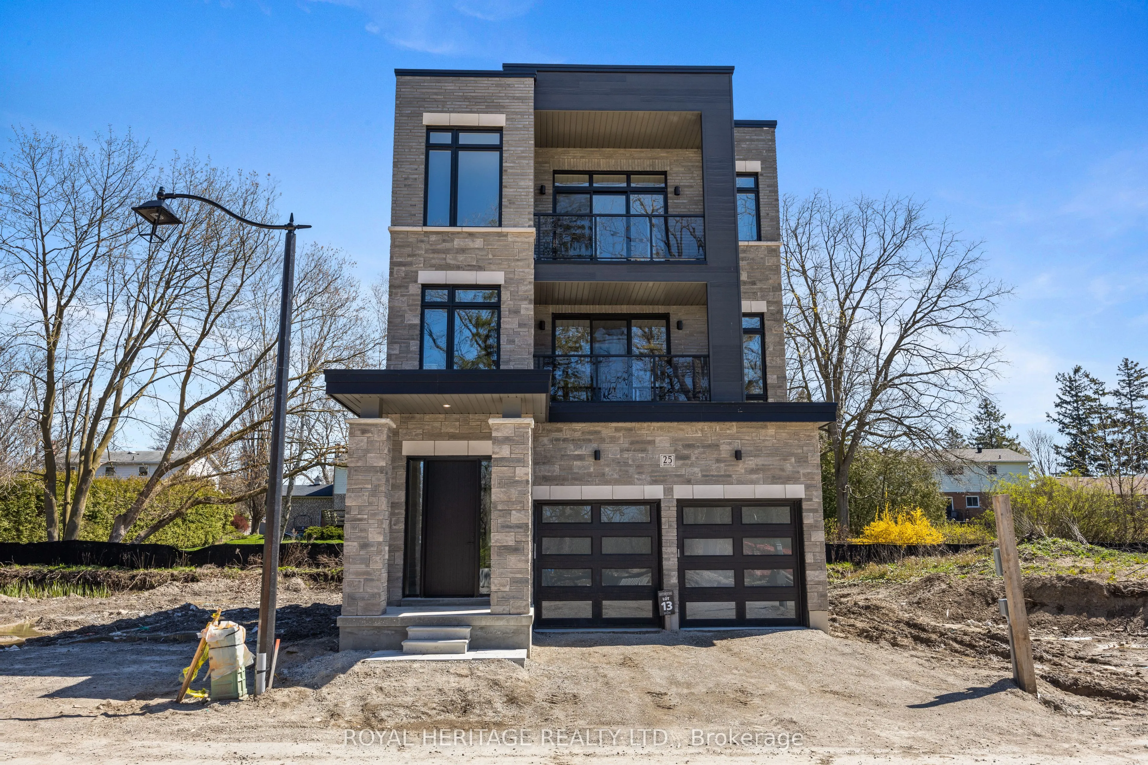25 Inverlynn Way