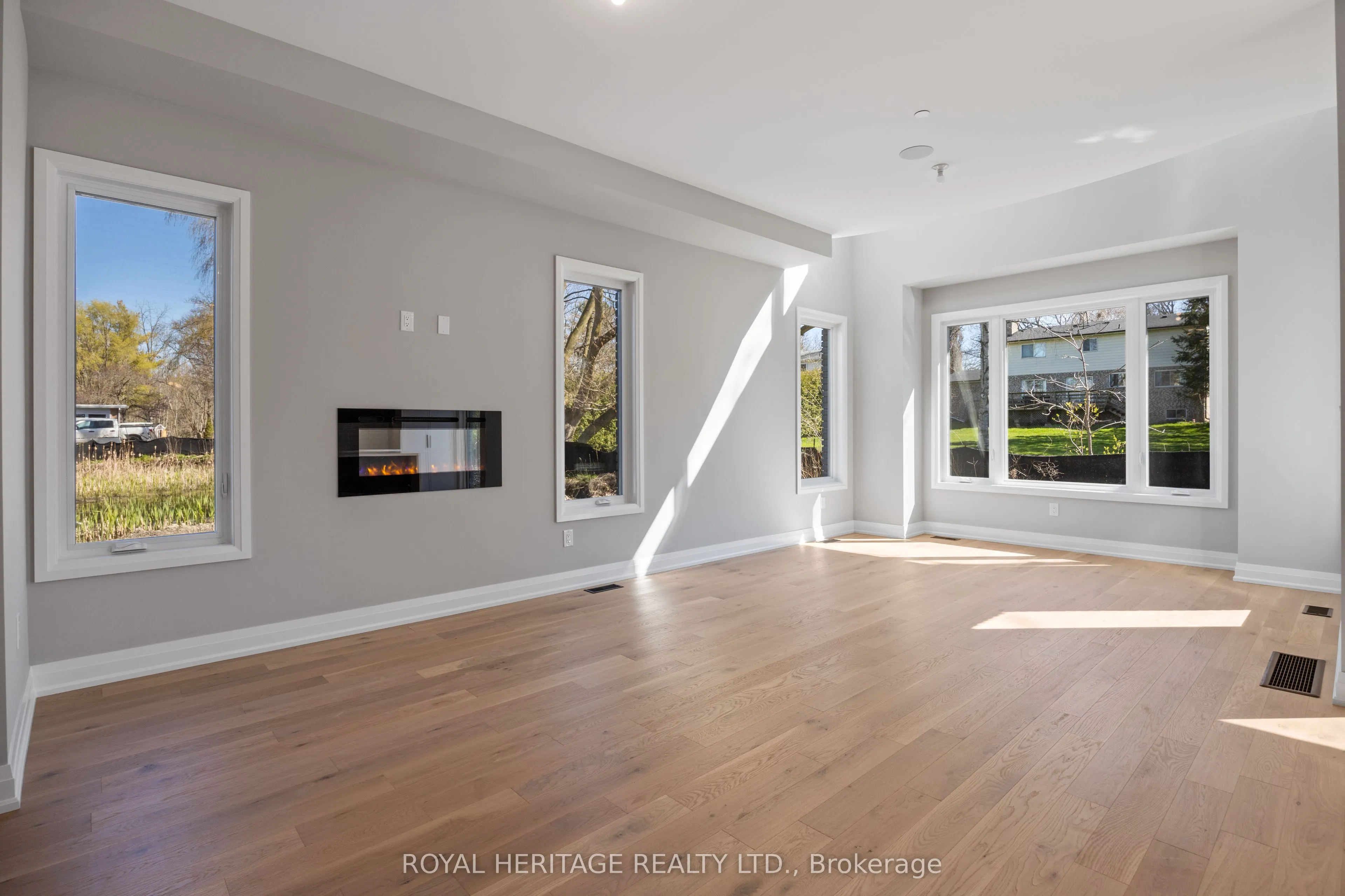 25 Inverlynn Way