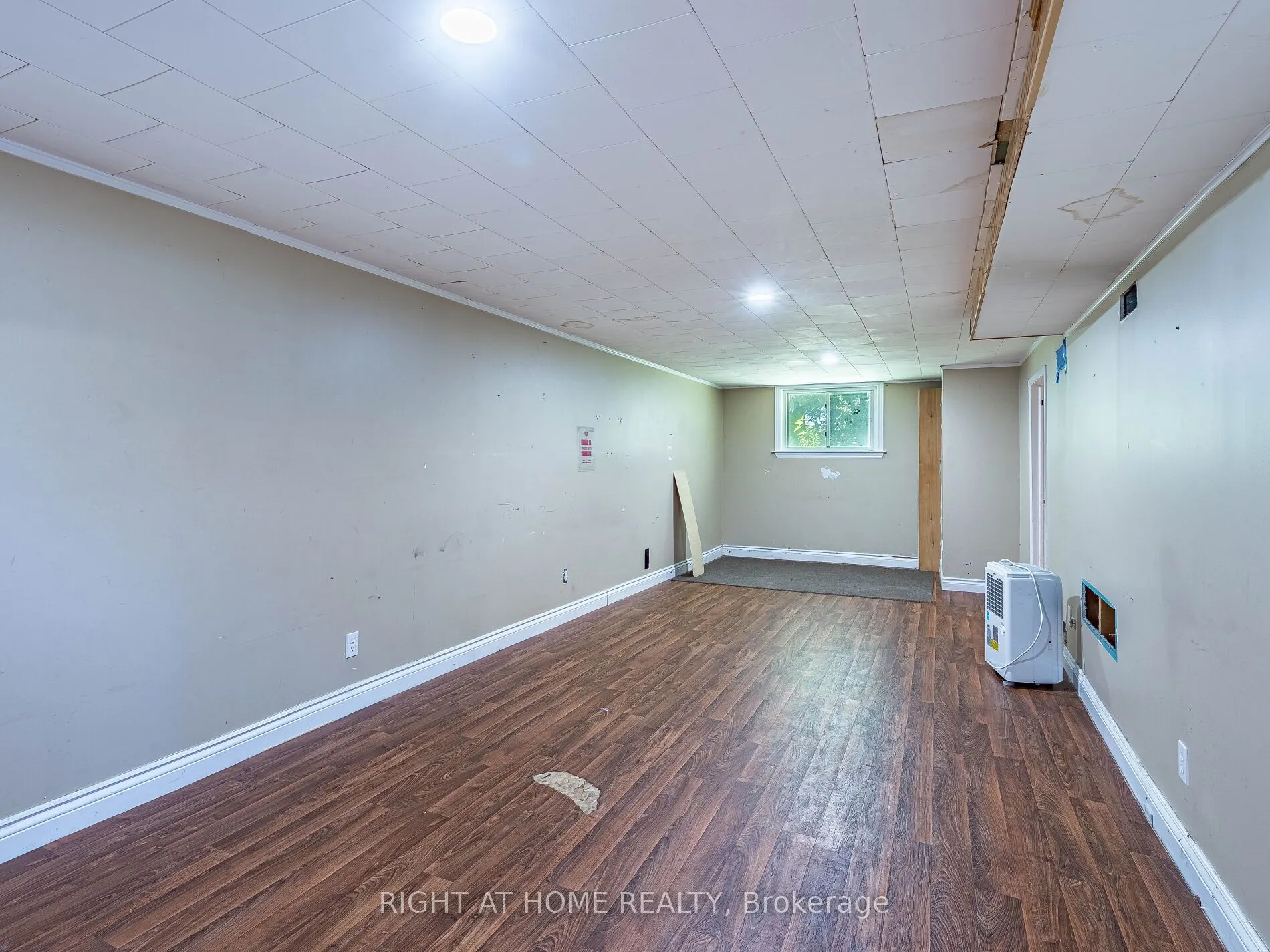 148 Winchester Road E