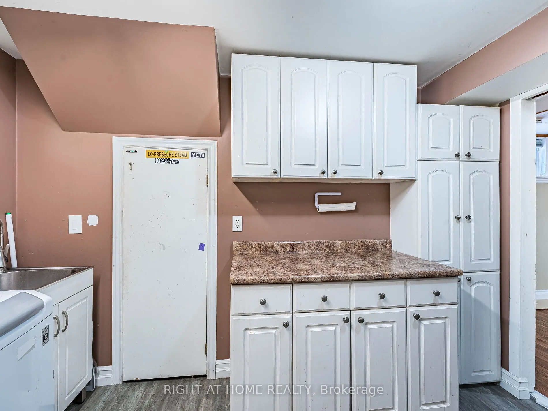 148 Winchester Road E