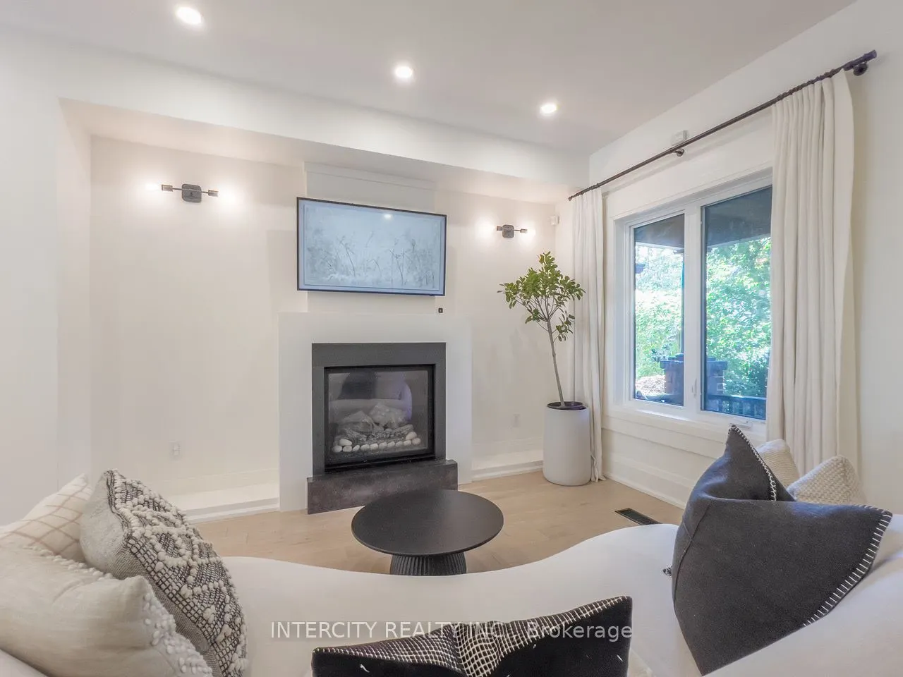 92 Dagmar Avenue