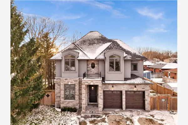 752 Hillview Crescent