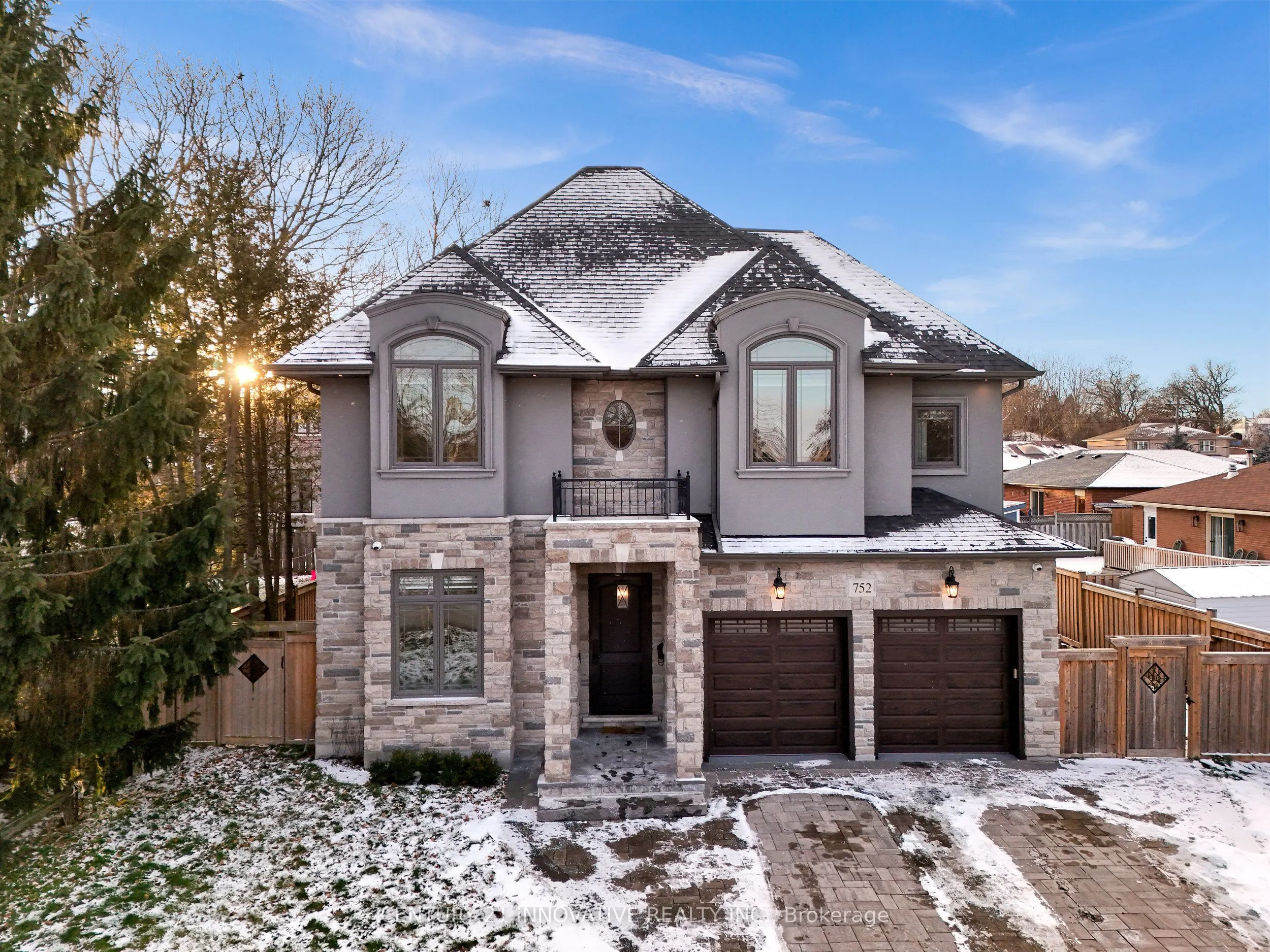 752 Hillview Crescent