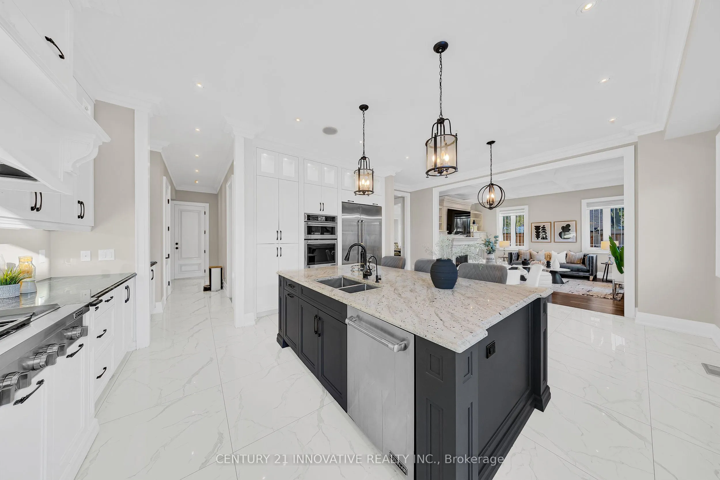 752 Hillview Crescent