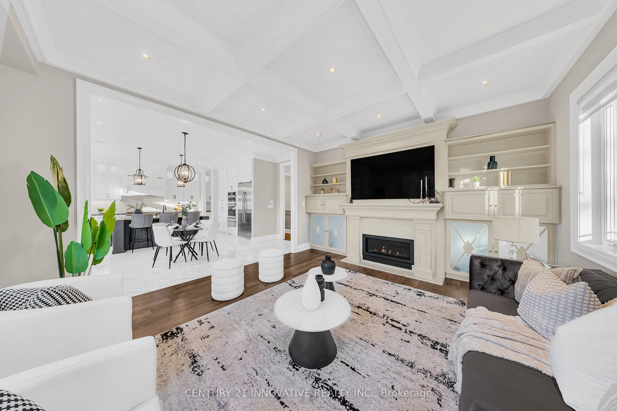 752 Hillview Crescent