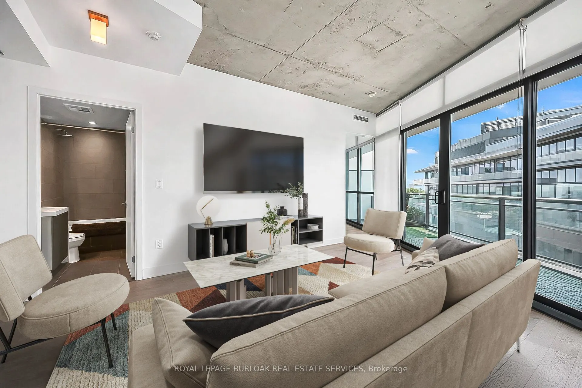 1201 Dundas Street E #902