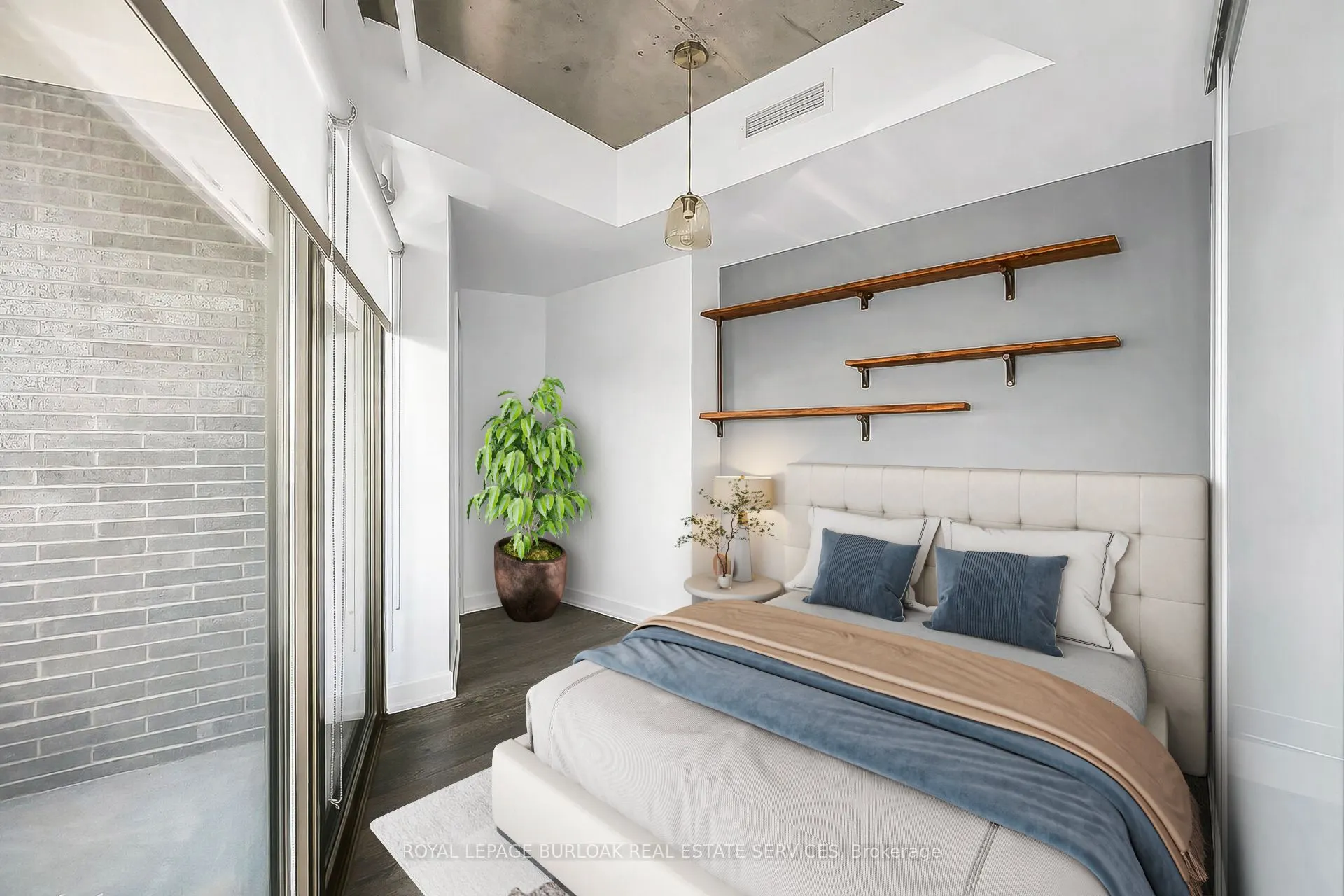 1201 Dundas Street E #902