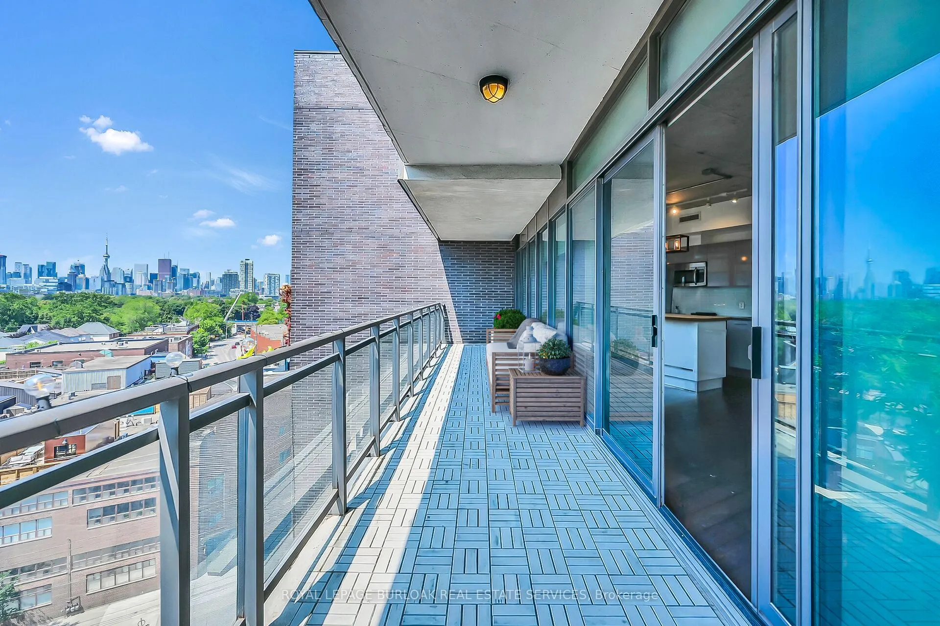 1201 Dundas Street E #902